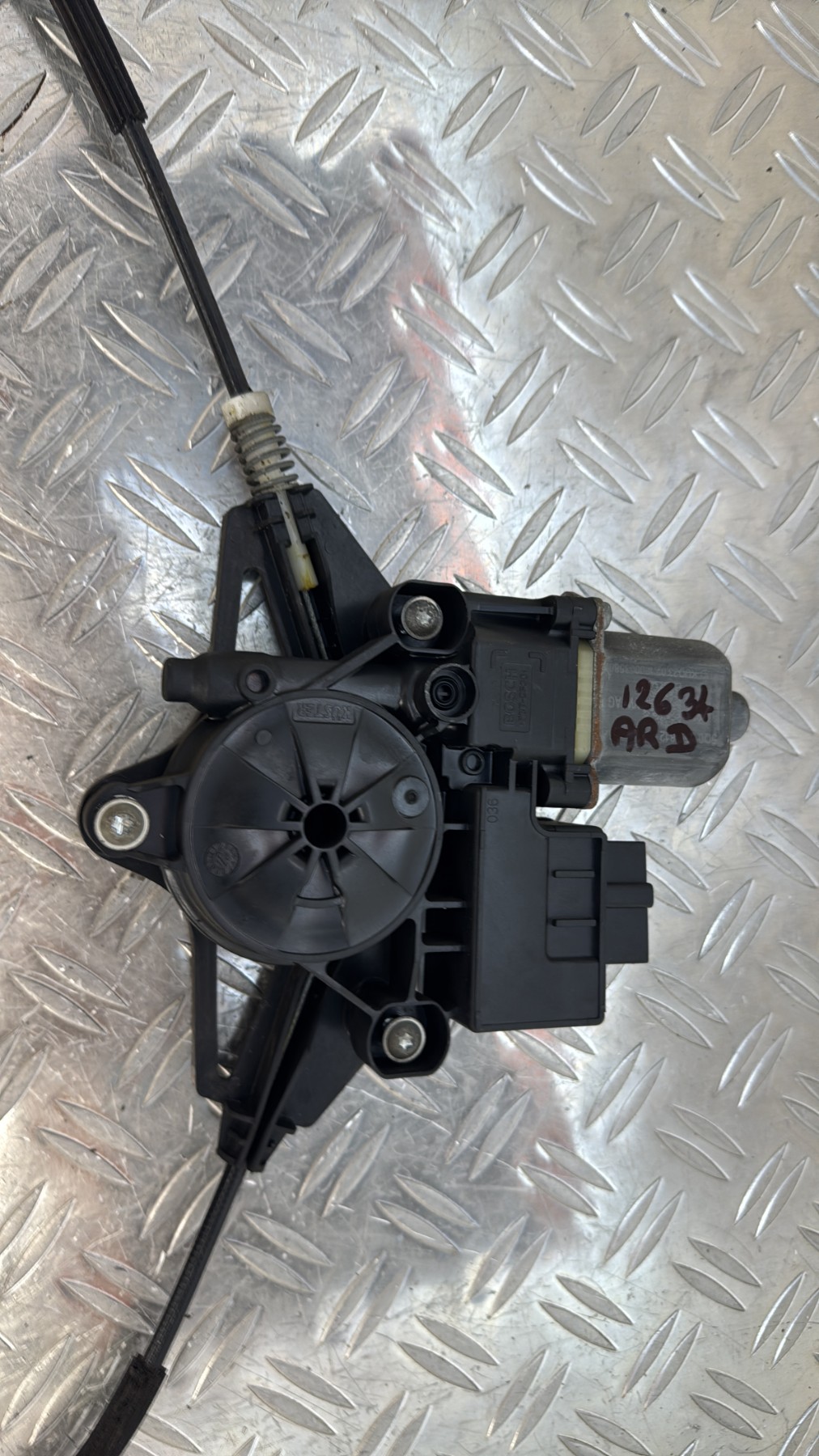 Leve vitre electrique arriere droit SKODA OCTAVIA 3 PHASE 1 5E0839462