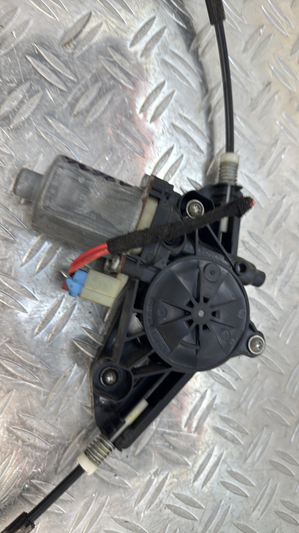 Leve vitre electrique avant gauche SKODA OCTAVIA 3 PHASE 1 5E0837461