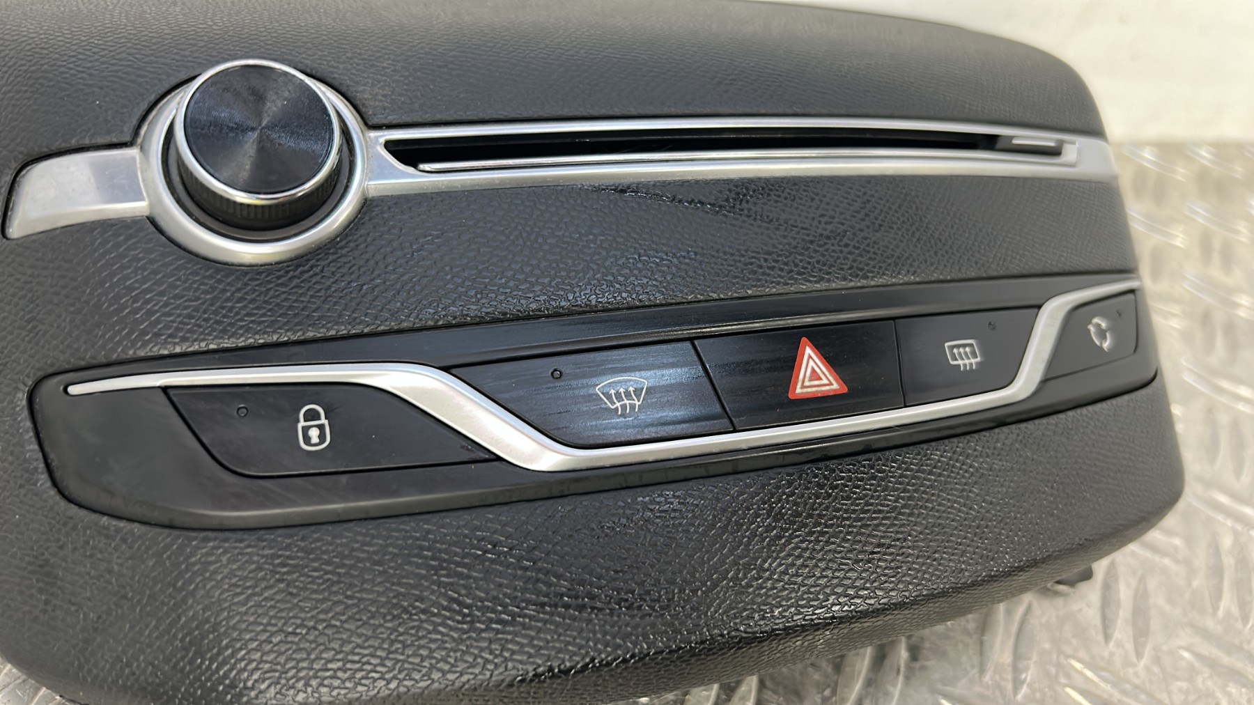 Facade autoradio PEUGEOT 308 2 PHASE 1 96777664ZD