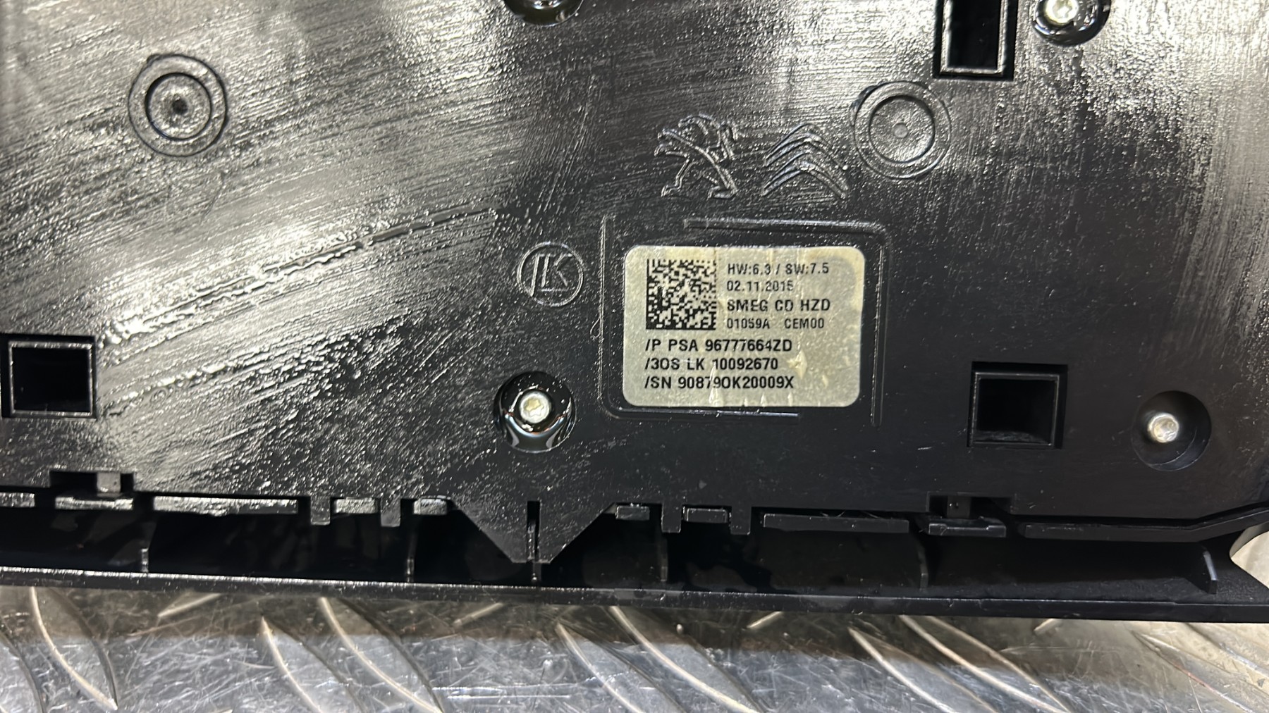 Facade autoradio PEUGEOT 308 2 PHASE 1 96777664ZD