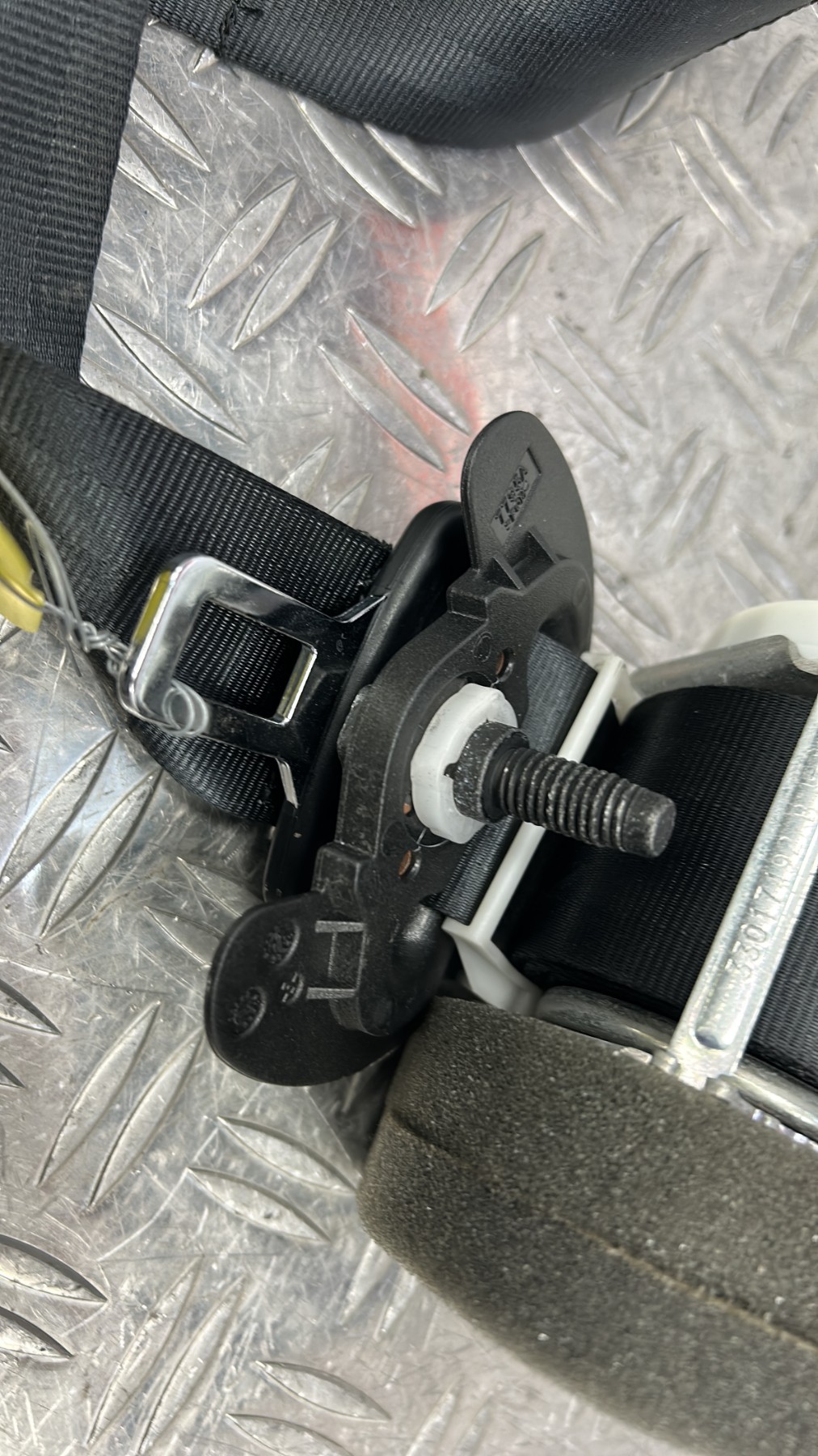 Attache ceinture arriere gauche PEUGEOT 308 2 PHASE 1 98087919XX