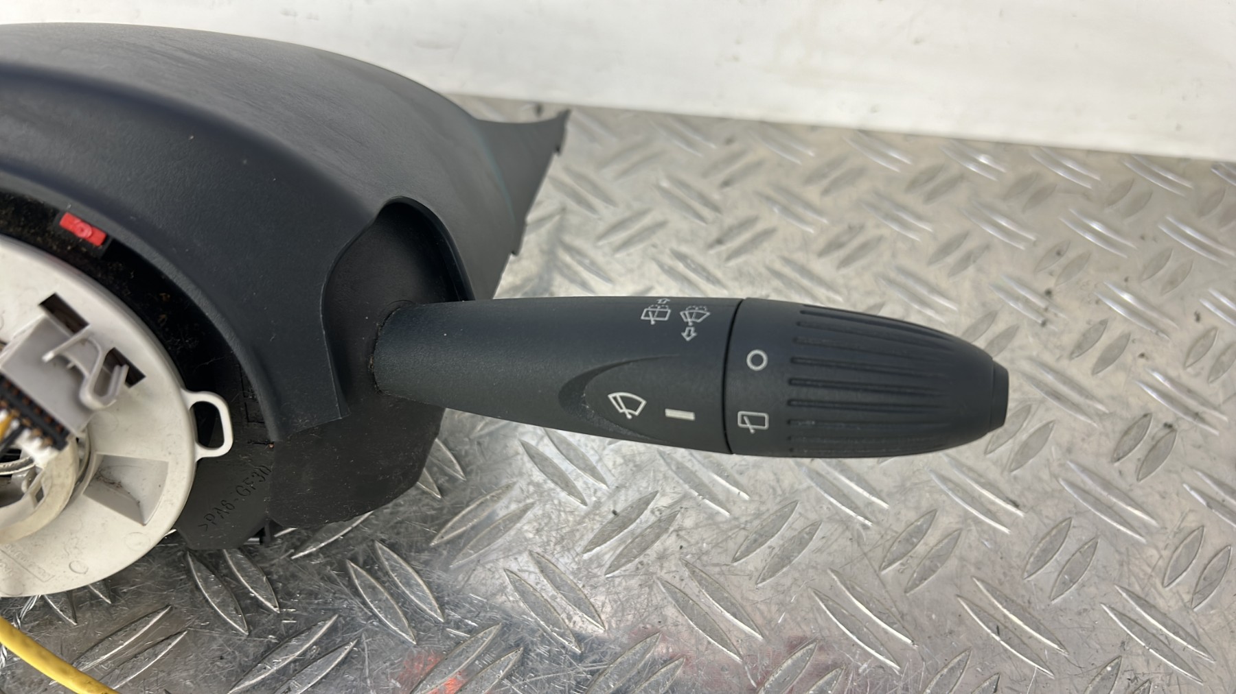 Com (Bloc Contacteur Tournant+Commodo Essuie Glace+Commodo Phare) FORD KA 2 PHASE 2 10002565