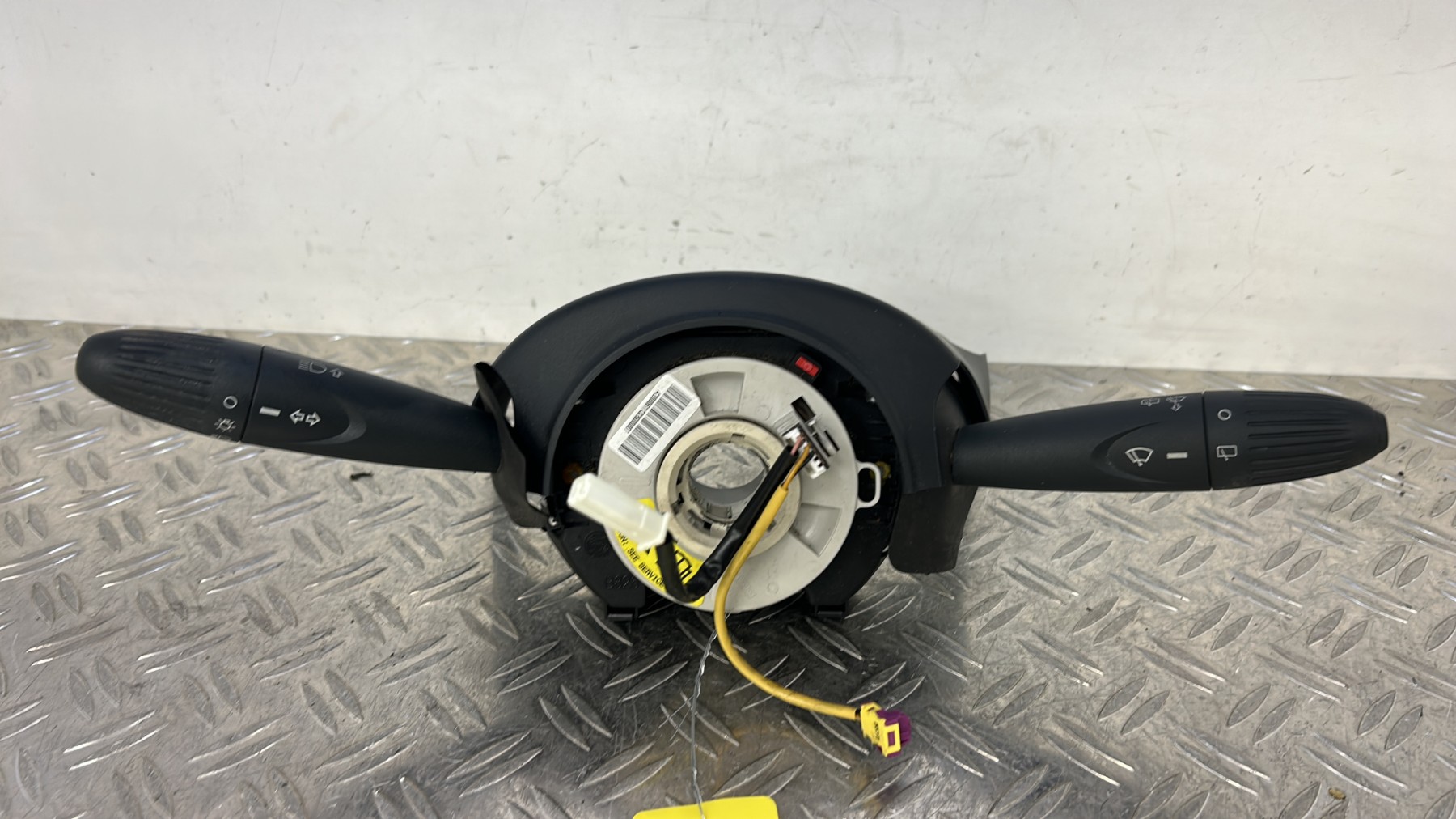 Com (Bloc Contacteur Tournant+Commodo Essuie Glace+Commodo Phare) FORD KA 2 PHASE 2 10002565