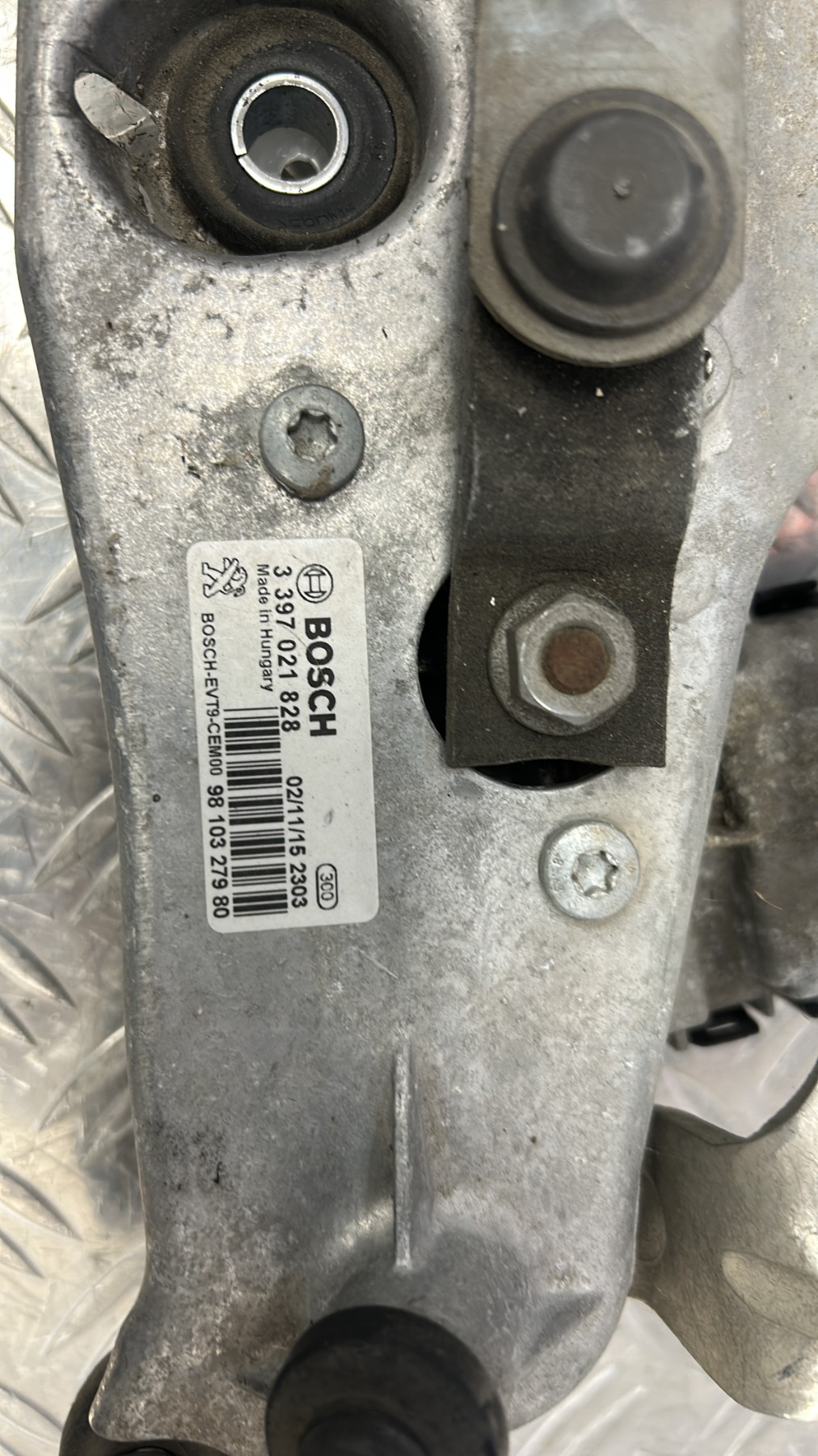 Moteur essuie glace avant PEUGEOT 308 2 PHASE 1 9810327980