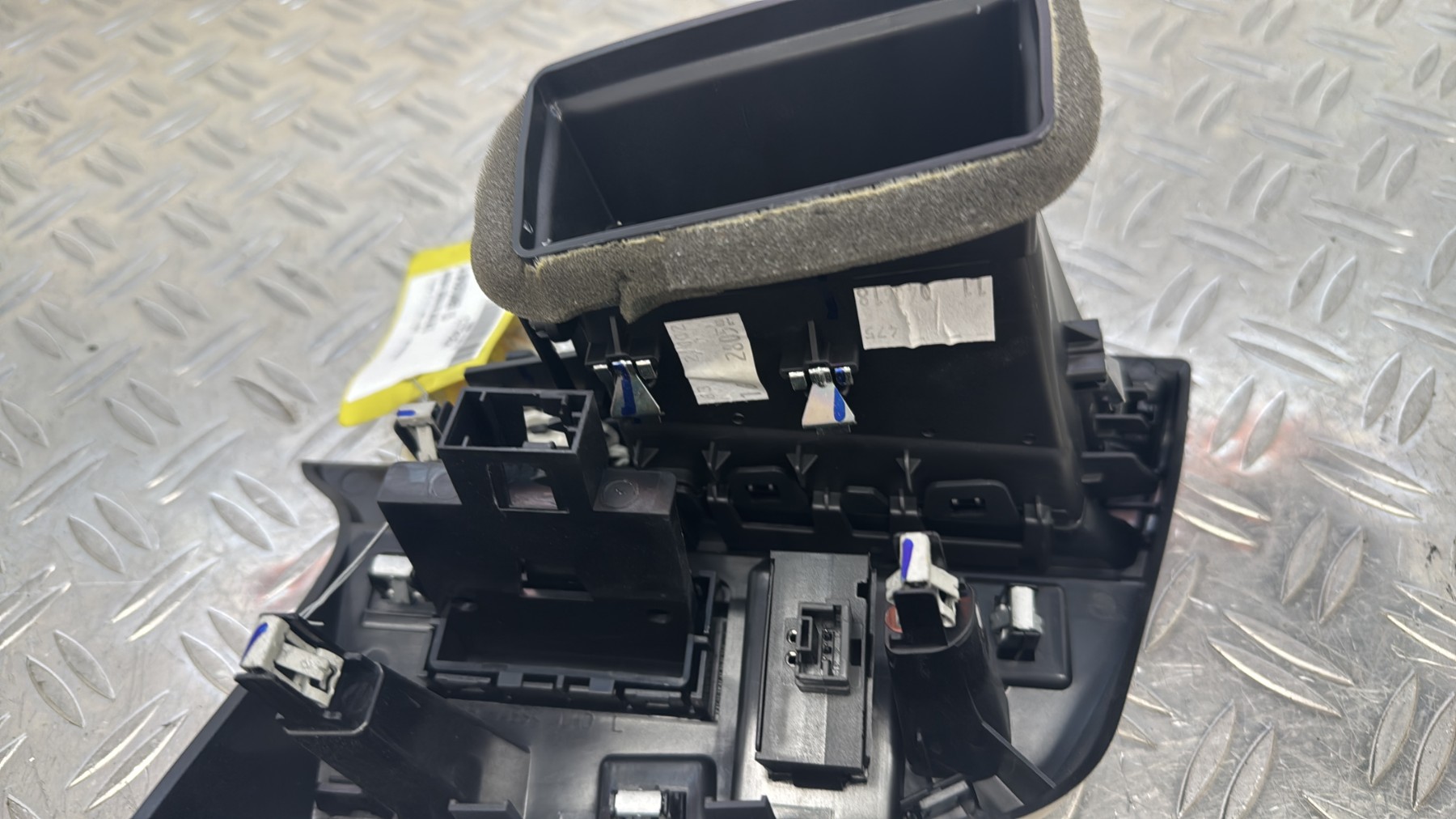 Aerateur tableau de bord avant gauche CITROEN C4 SPACETOURER 967797657A