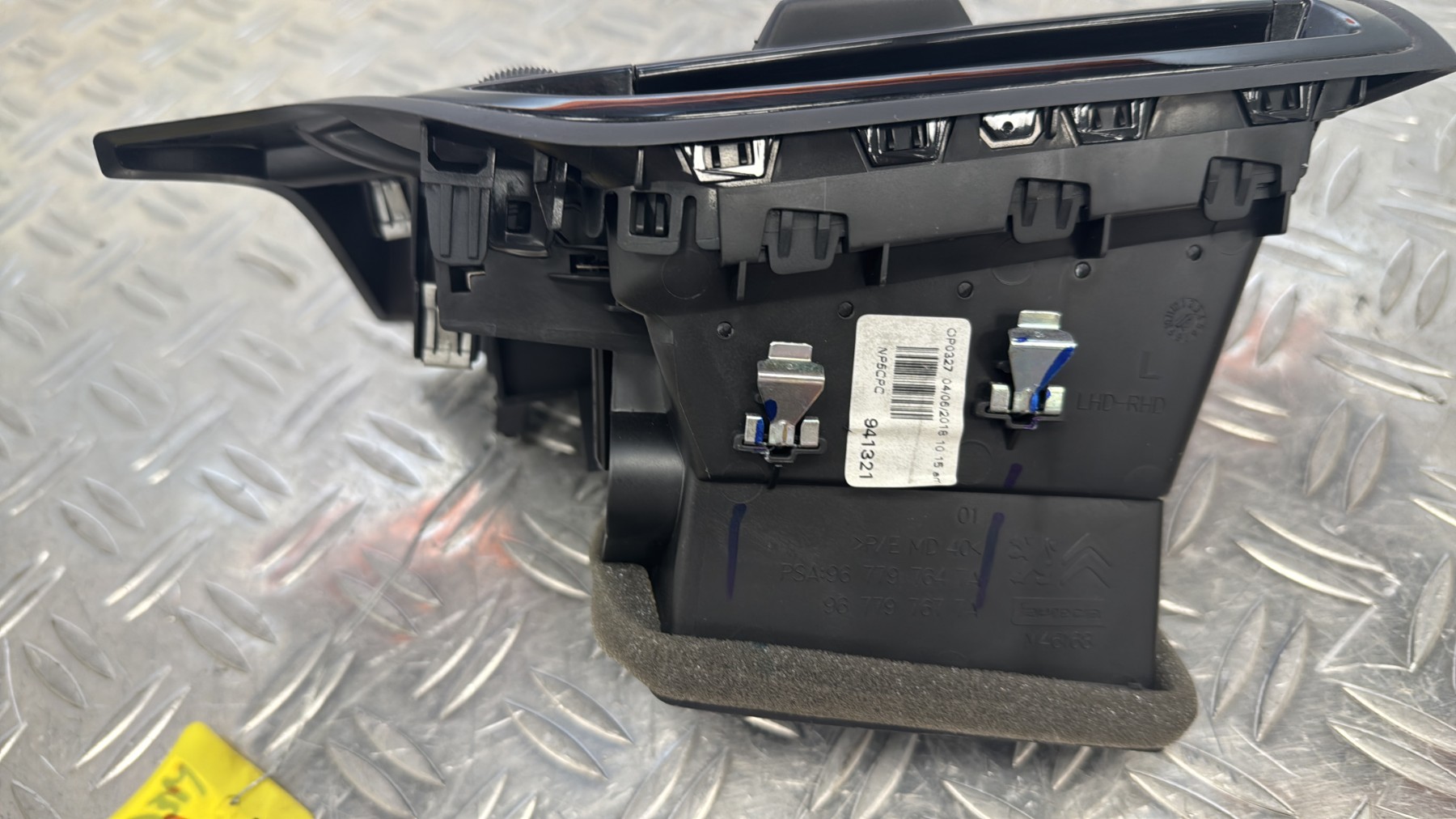 Aerateur tableau de bord avant gauche CITROEN C4 SPACETOURER 967797657A