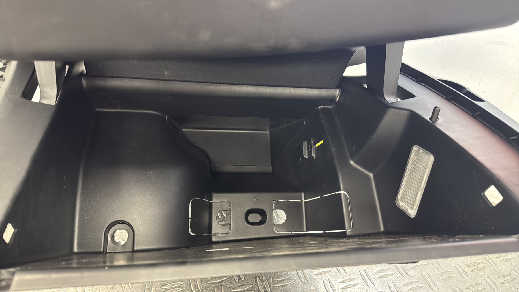 Boite a gants CITROEN C4 SPACETOURER 9677842077