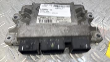 Calculateur moteur RENAULT CLIO 3 PHASE 2 8200522357