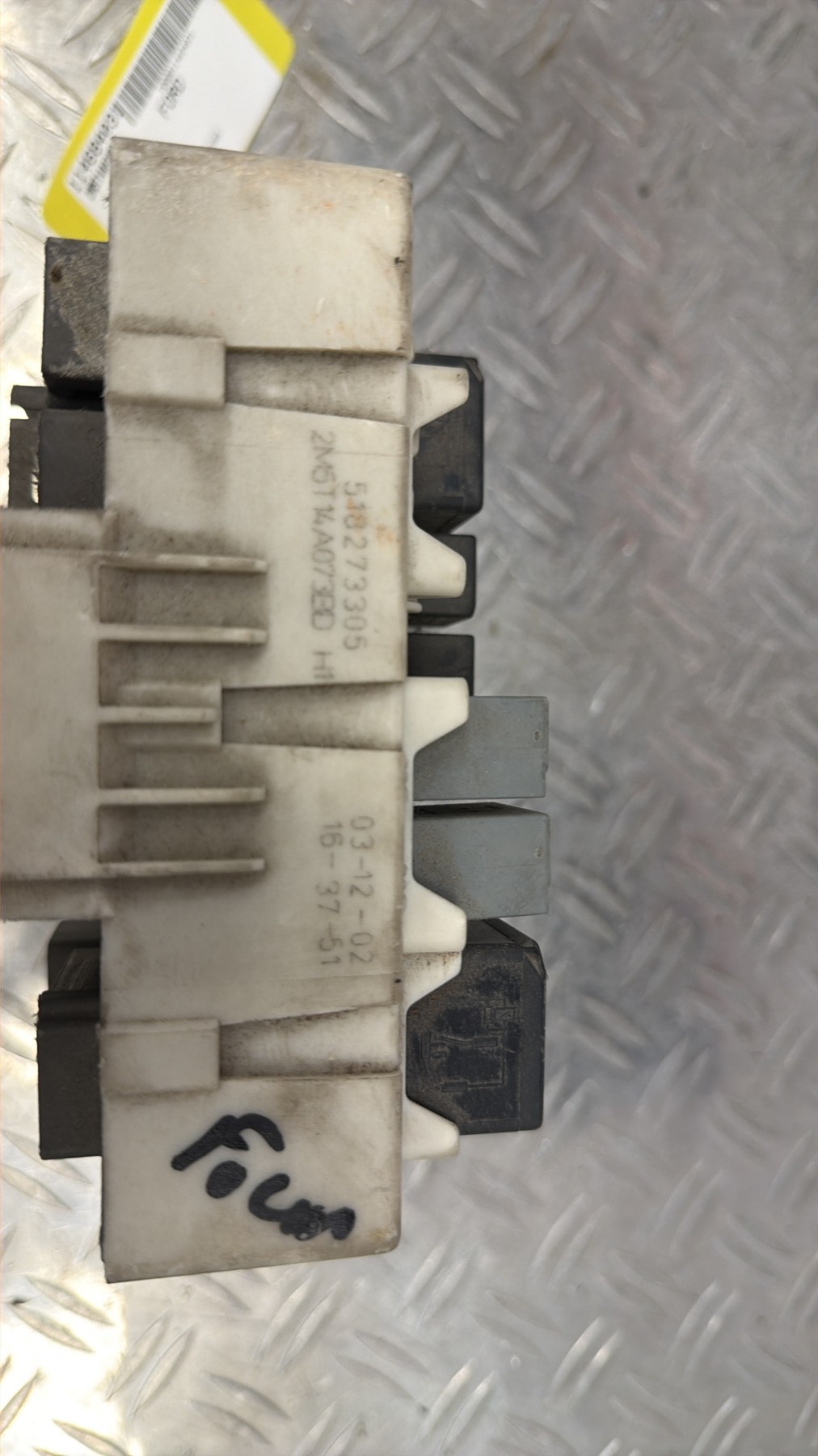 Porte fusible FORD FOCUS 1 – 2M5T14A073BD