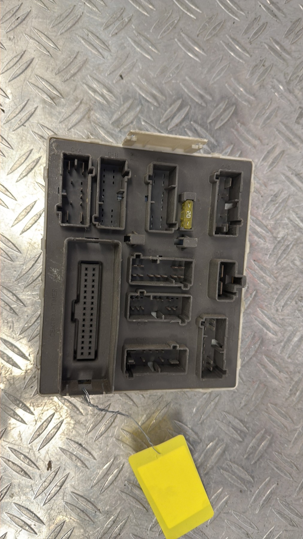 Porte fusible FORD FOCUS 1 – 2M5T14A073BD