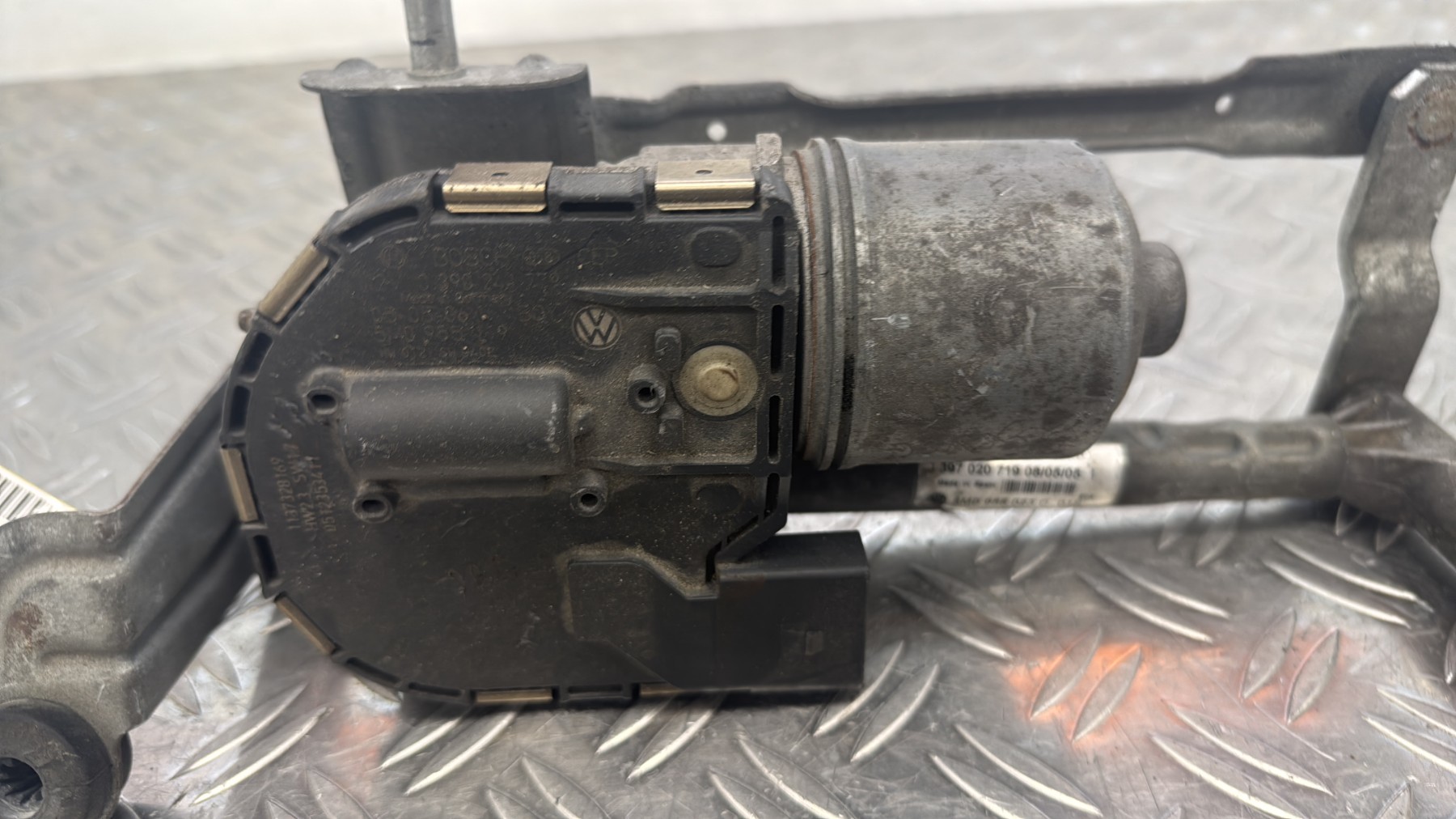 Moteur essuie glace avant gauche VOLKSWAGEN GOLF 5 – 5M0955023C