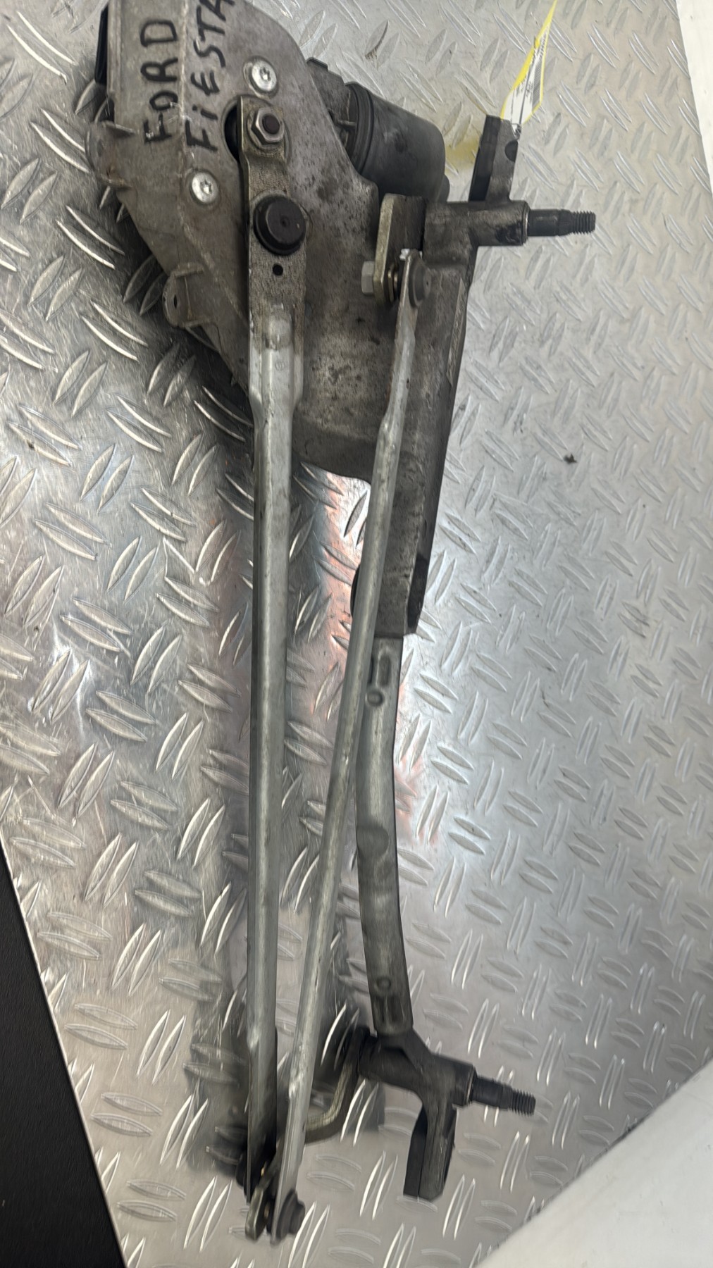 Moteur essuie glace avant FORD FIESTA 6 PHASE 1 – 8A6117500AG