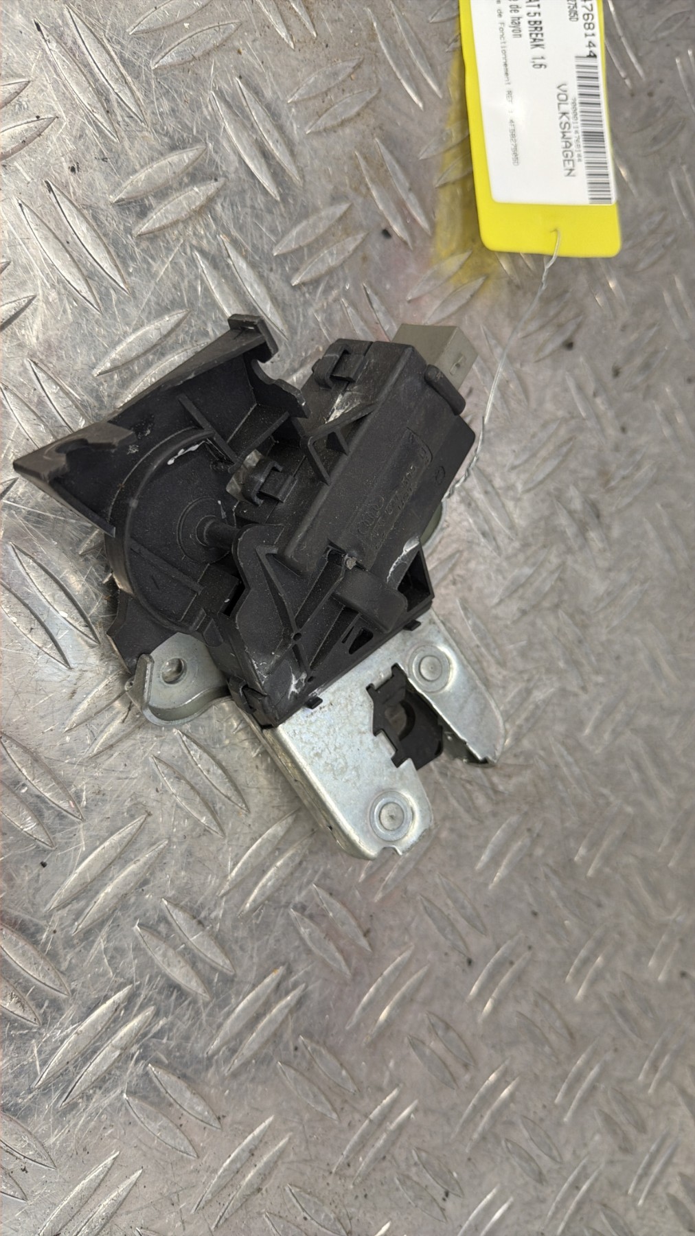 Serrure de hayon VOLKSWAGEN PASSAT 5 BREAK – 4F5827505D