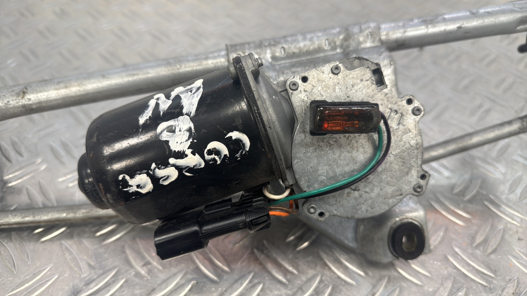 Moteur essuie glace avant OPEL CORSA B PHASE 2 – 22407719