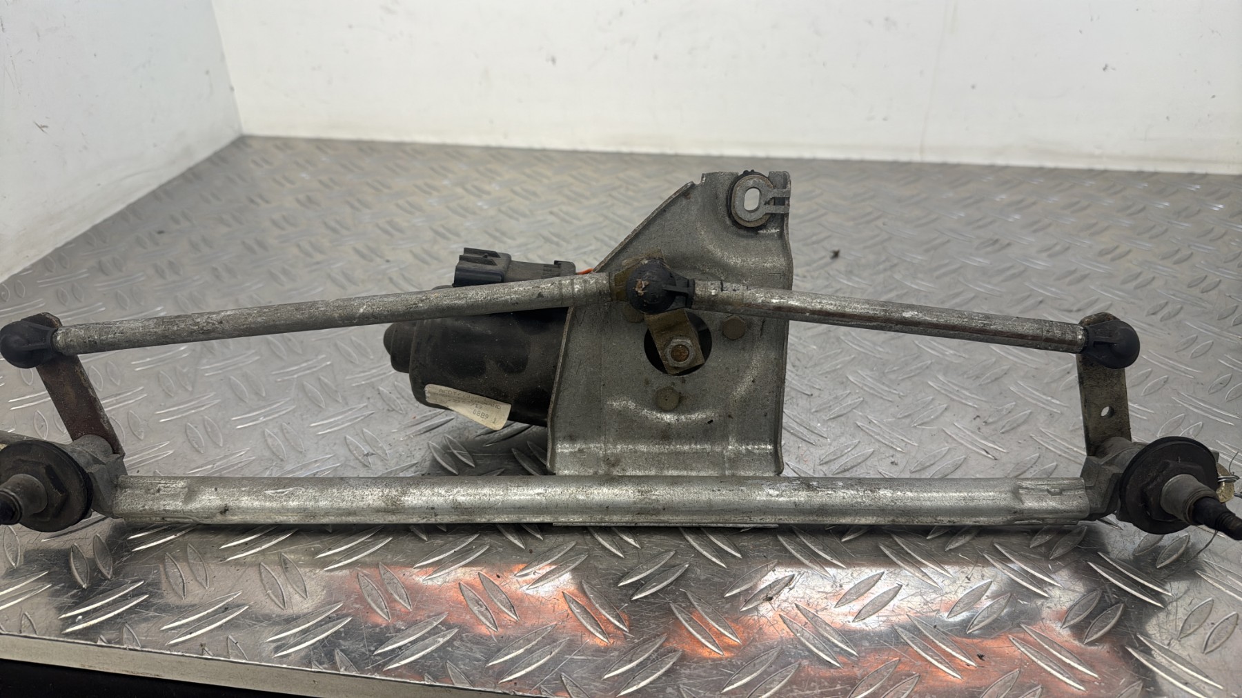 Moteur essuie glace avant OPEL CORSA B PHASE 2 – 22407719