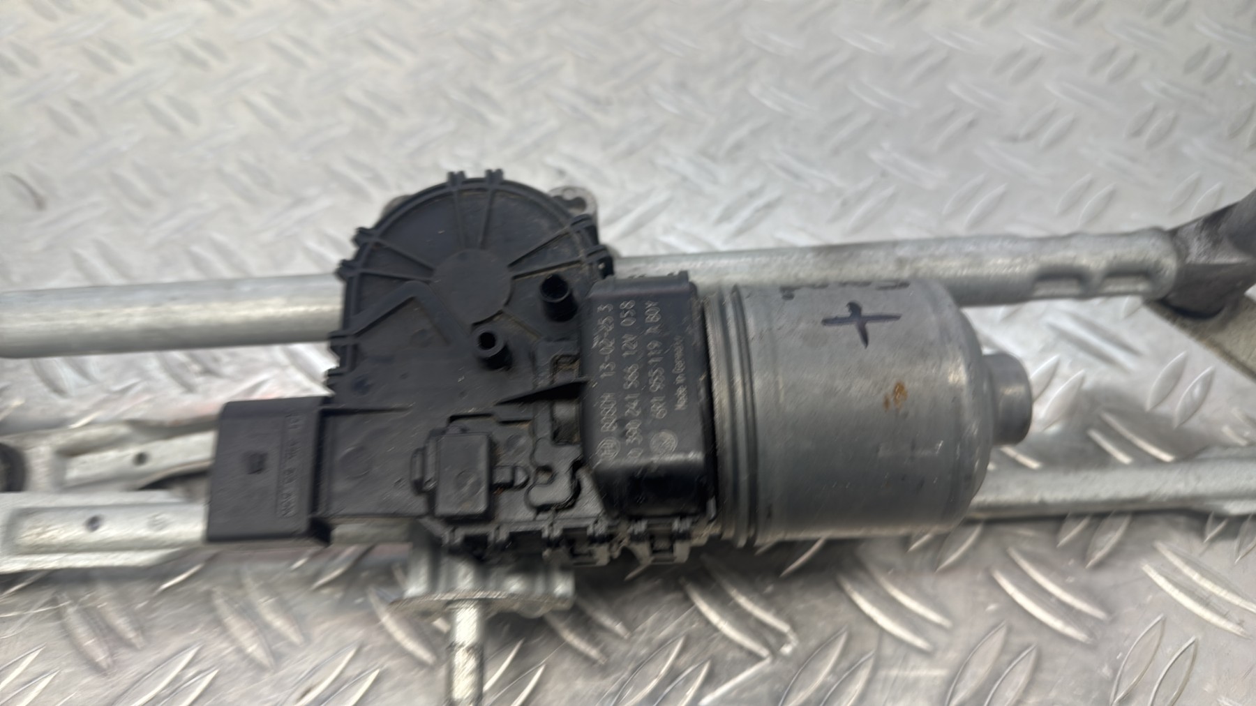 Moteur essuie glace avant VOLKSWAGEN POLO 5 PHASE 1 – 6R1955023C