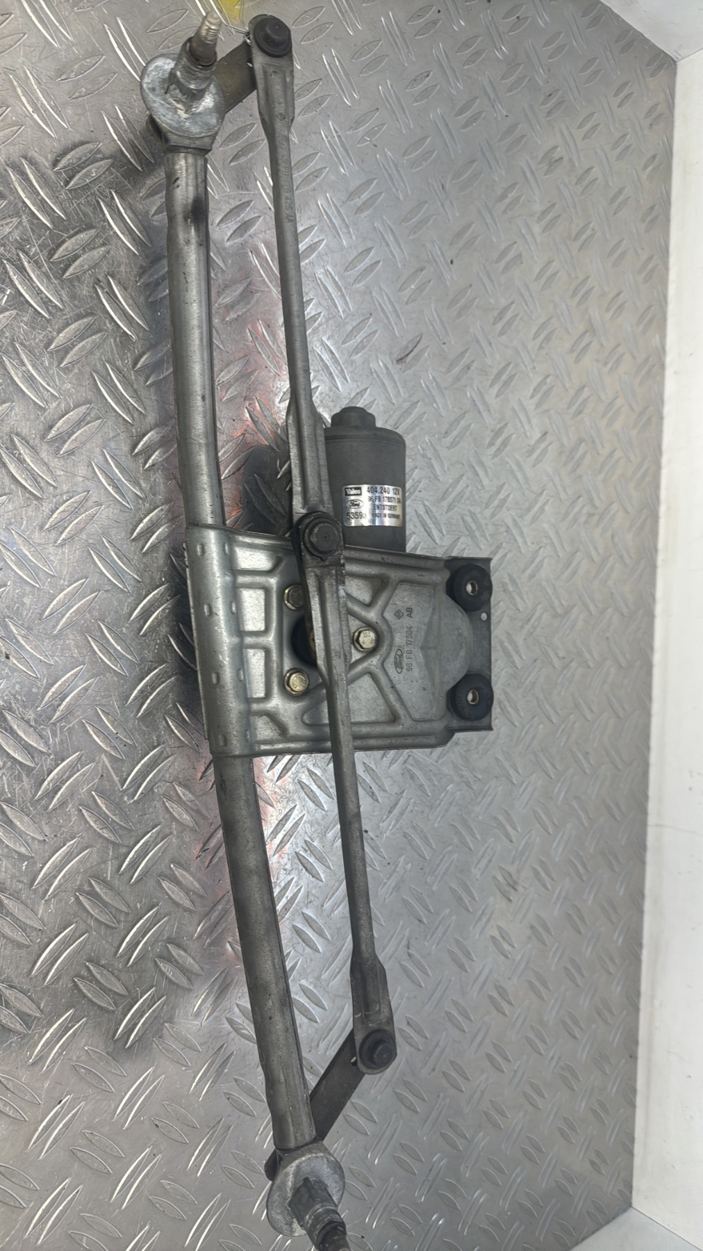 Moteur essuie glace avant FORD FIESTA 5 PHASE 1 – 96FB17B571