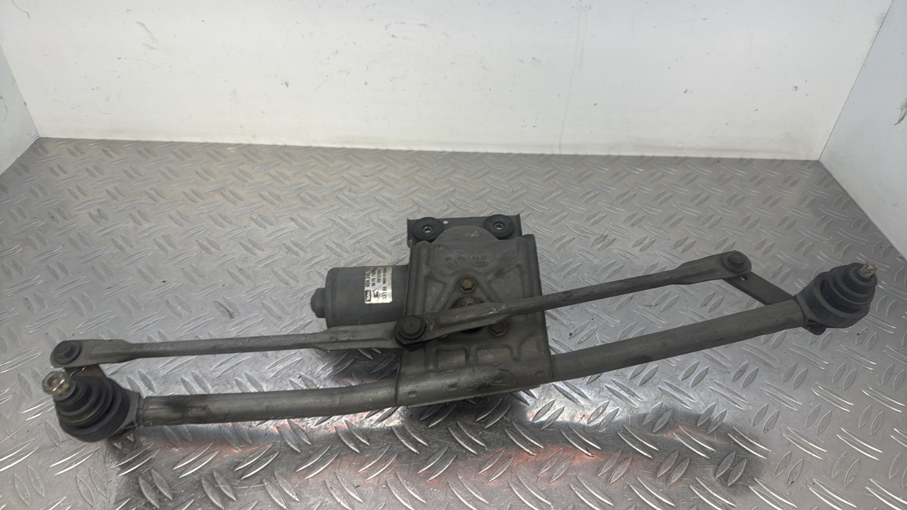 Moteur essuie glace avant FORD FIESTA 5 PHASE 1 – 96FB17B571