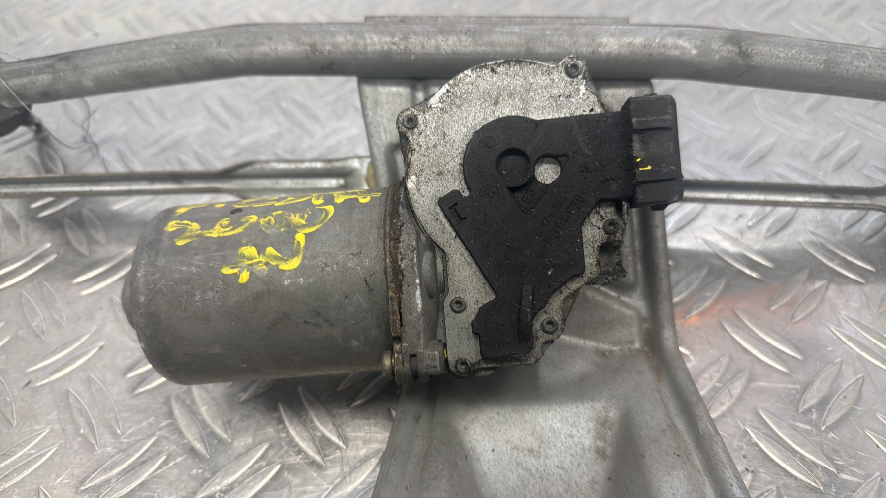 Moteur essuie glace avant FORD FIESTA 5 PHASE 1 – 96FB17B571