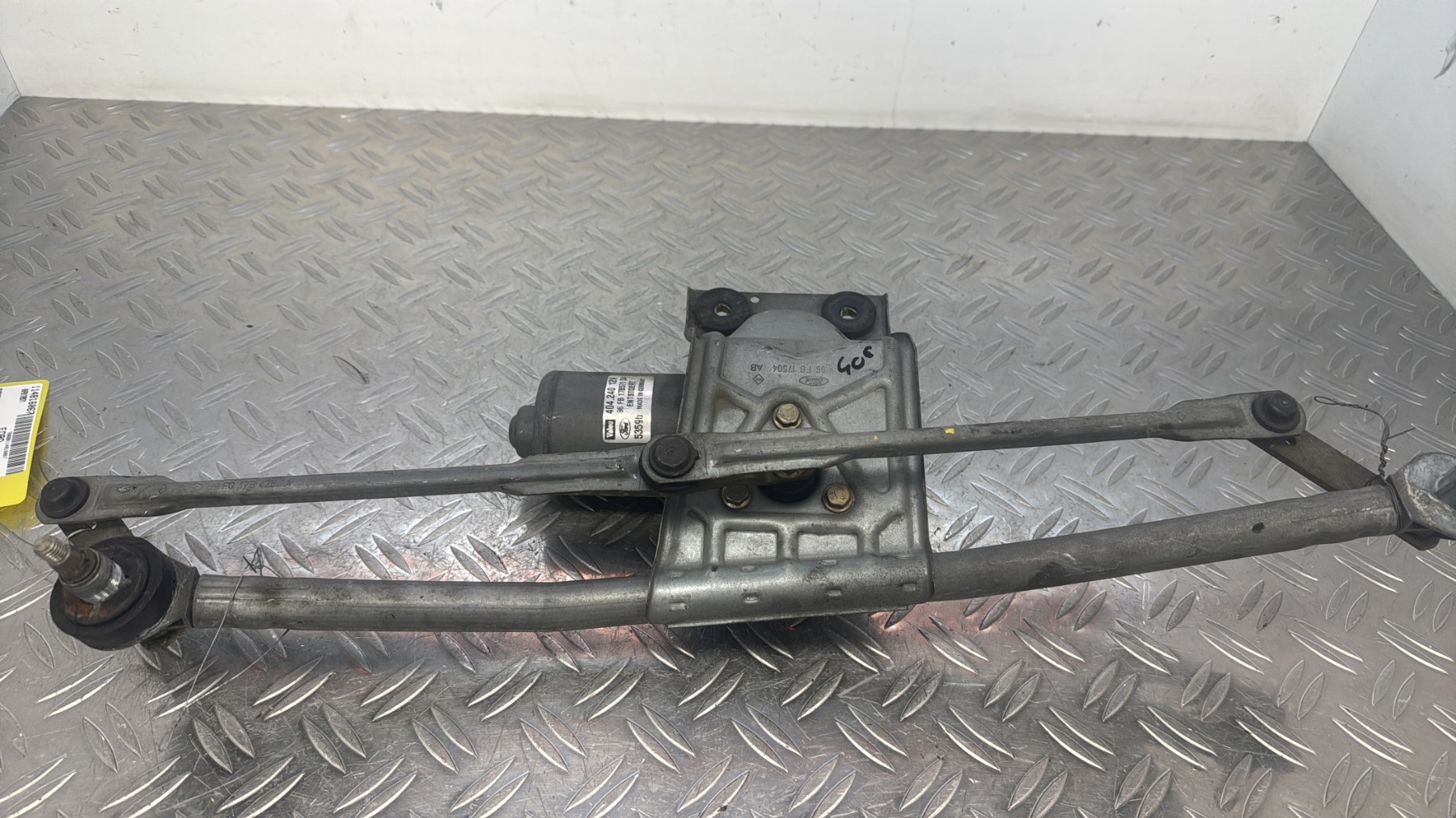 Moteur essuie glace avant FORD FIESTA 5 PHASE 1 – 96FB17B571