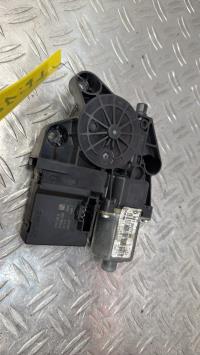 Moteur leve vitre arriere droit RENAULT SCENIC 3 PHASE 1 – 827303178R