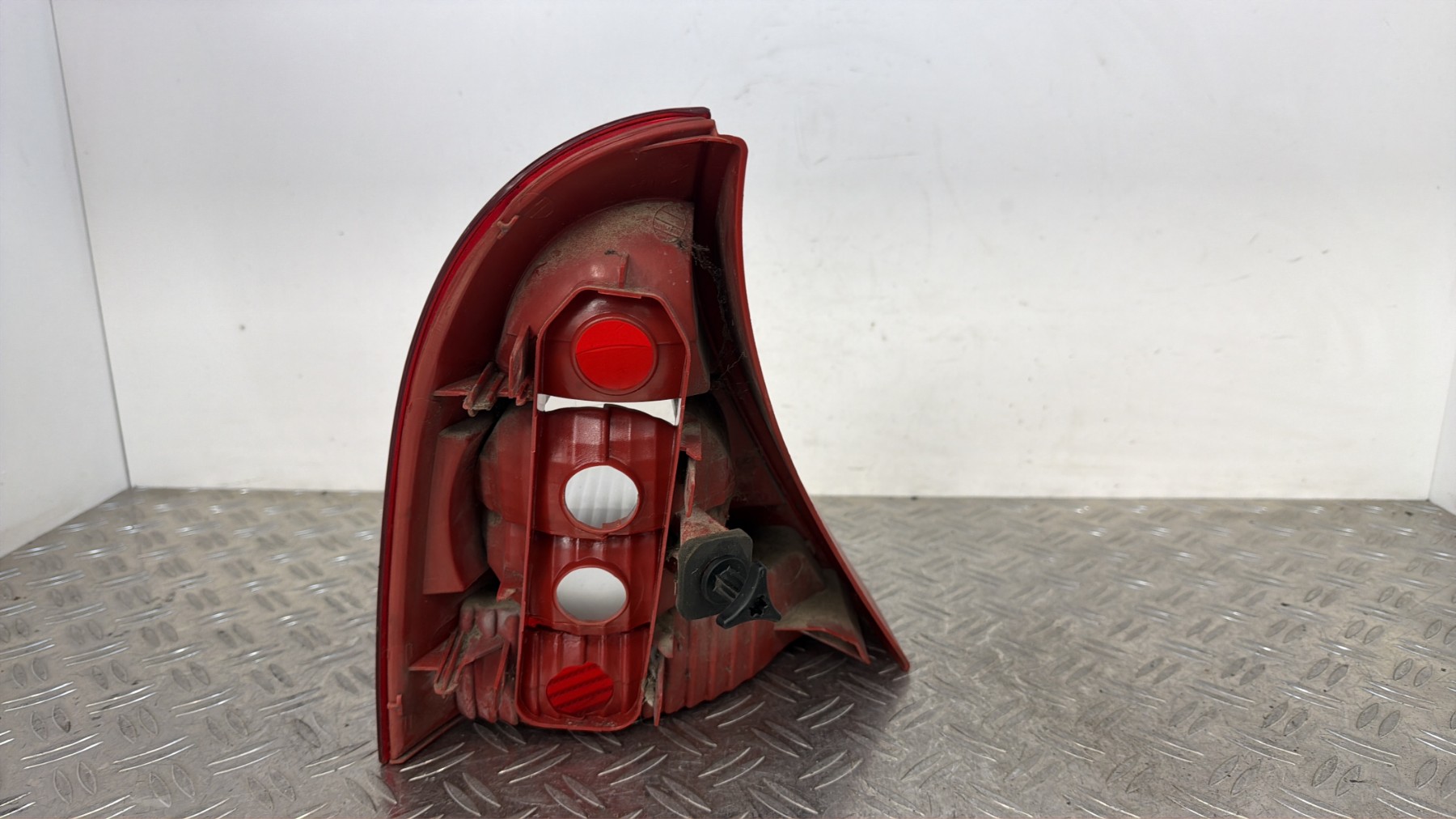 Feu arriere principal droit (feux) RENAULT CLIO 2 PHASE 2 – 8200071414