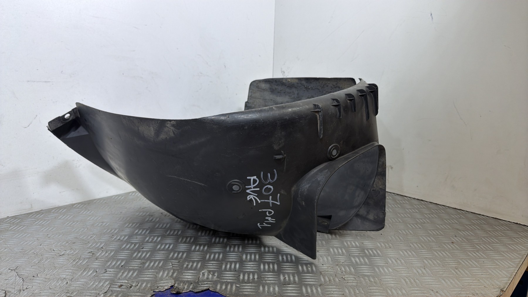 Pare boue avant gauche PEUGEOT 307 PHASE 1 – 9634009980