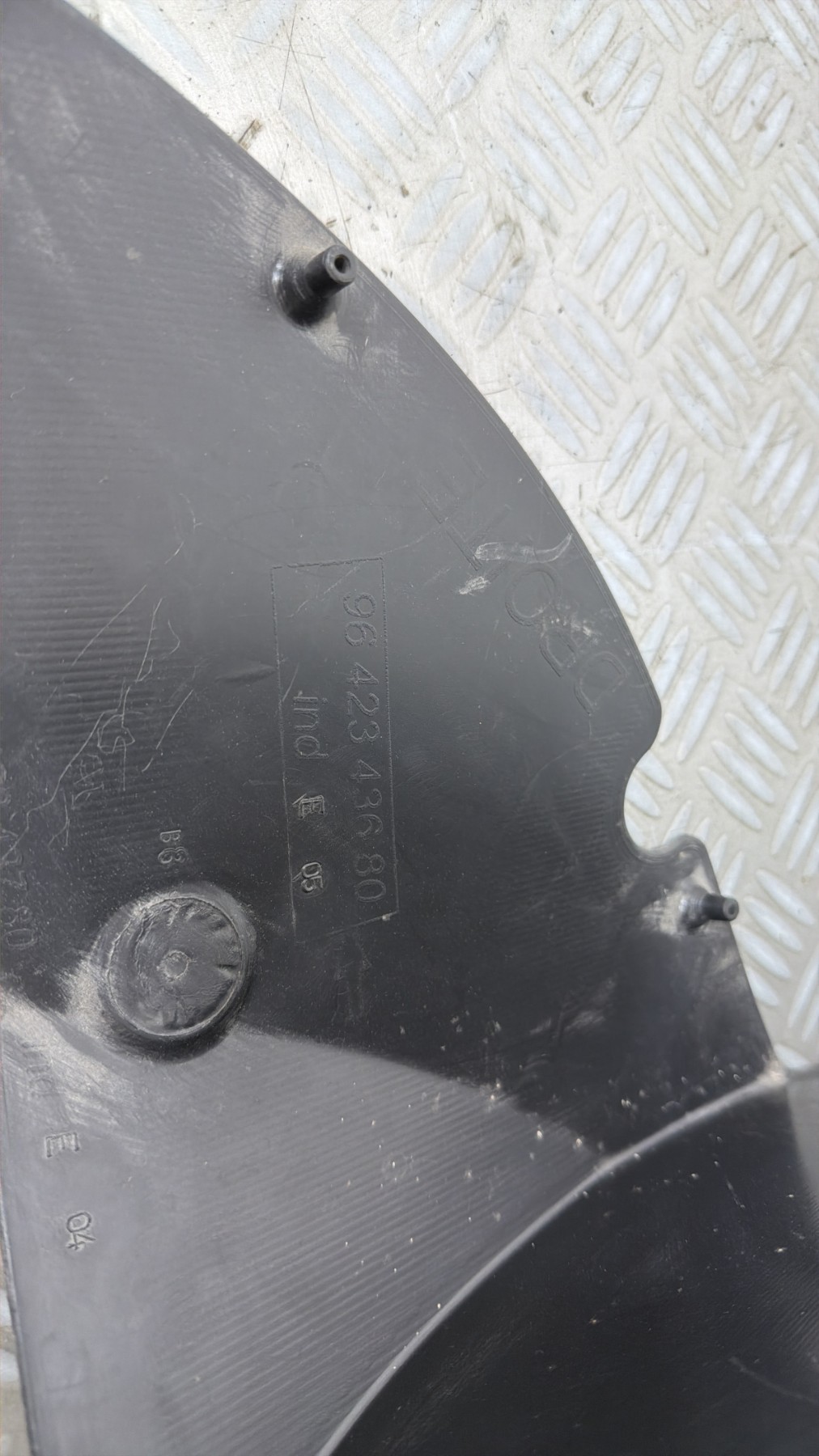 Pare boue avant droit PEUGEOT 206 PHASE 2 – 9642343680