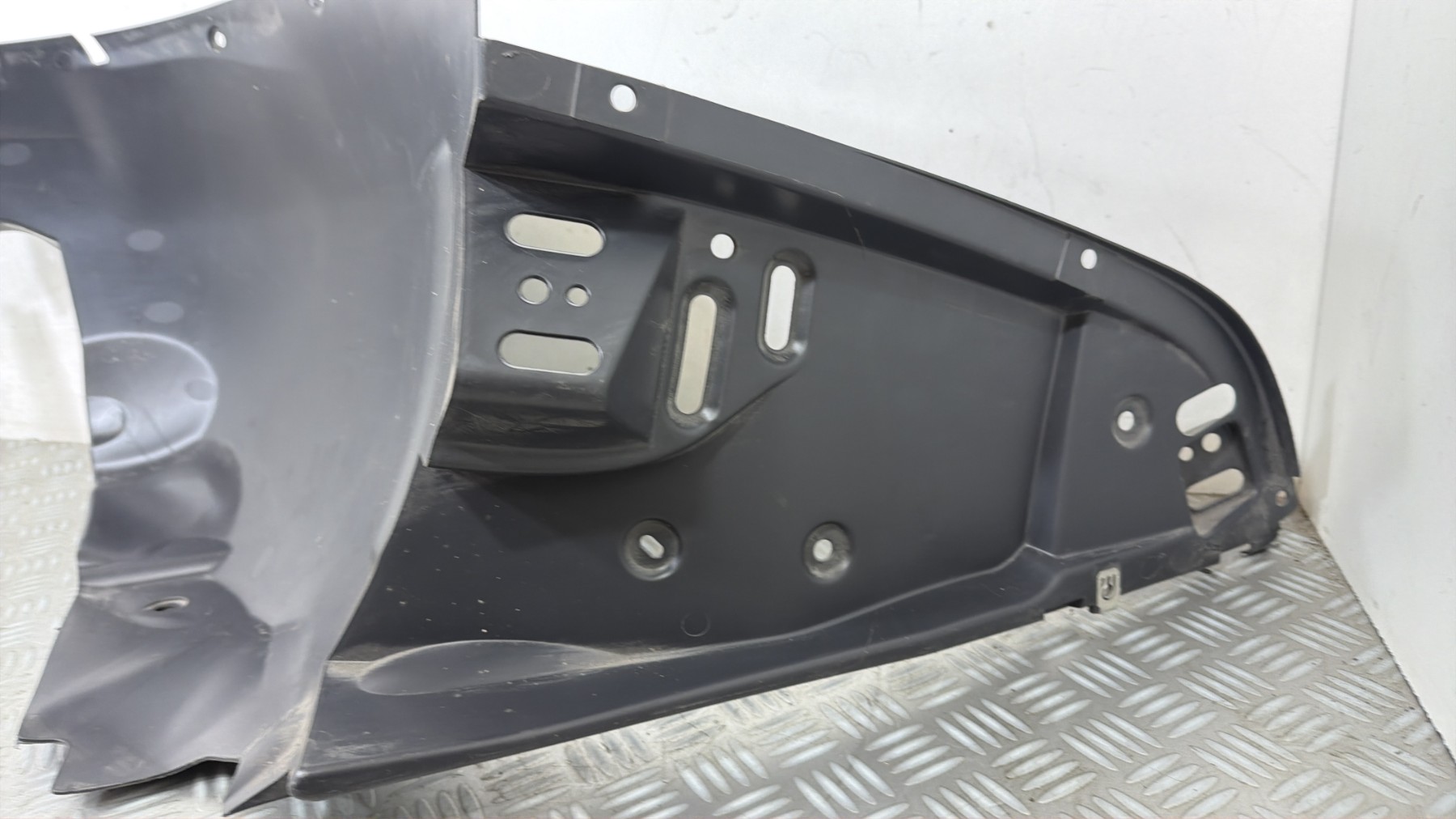 Pare boue avant droit CITROEN C6 – 9660840780