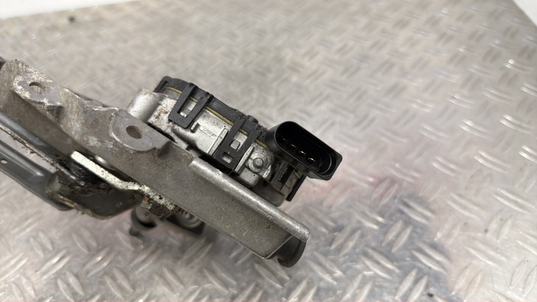 Moteur essuie glace avant FORD FIESTA 6 PHASE 1 – 8A6117500AF