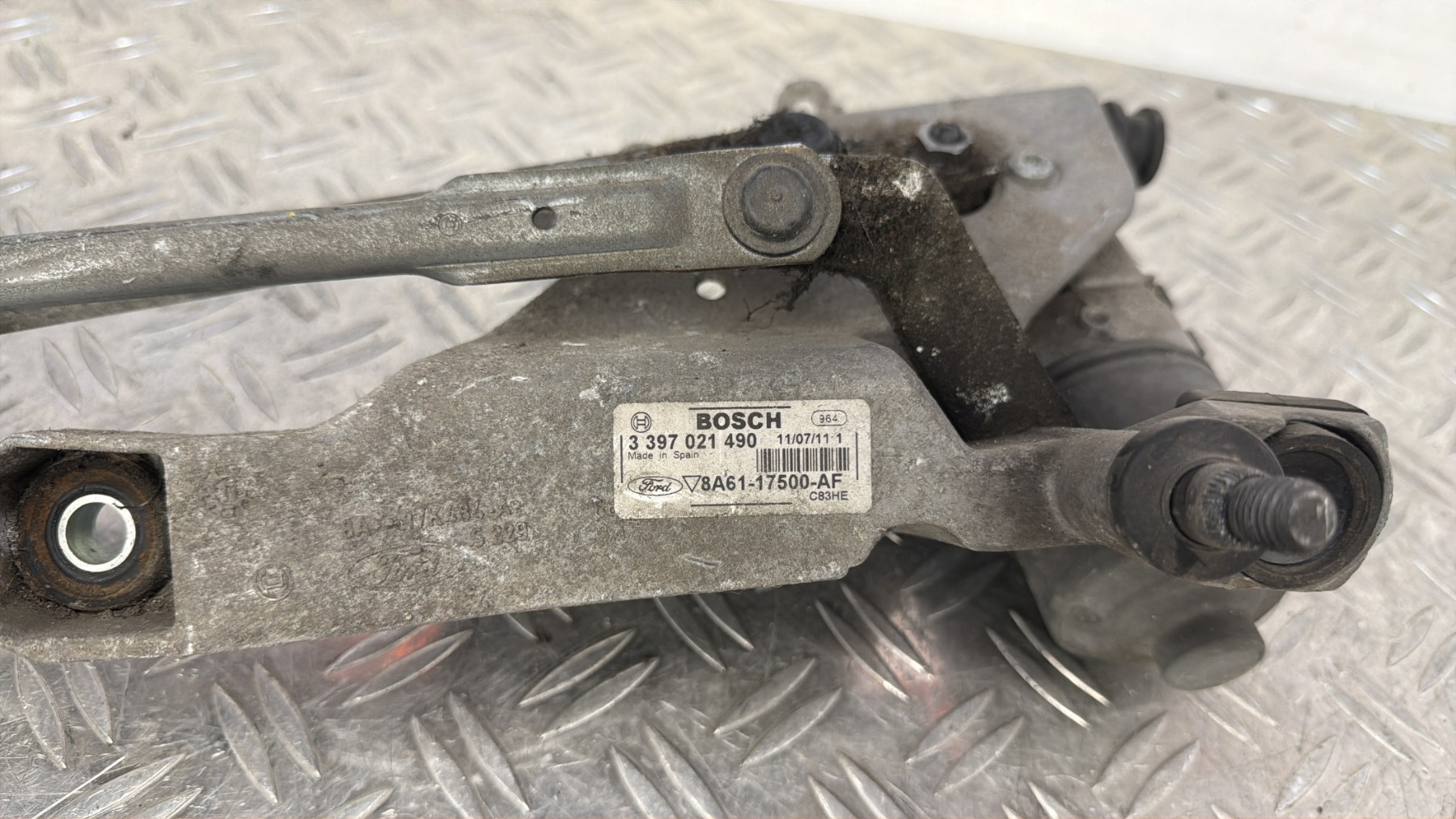 Moteur essuie glace avant FORD FIESTA 6 PHASE 1 – 8A6117500AF