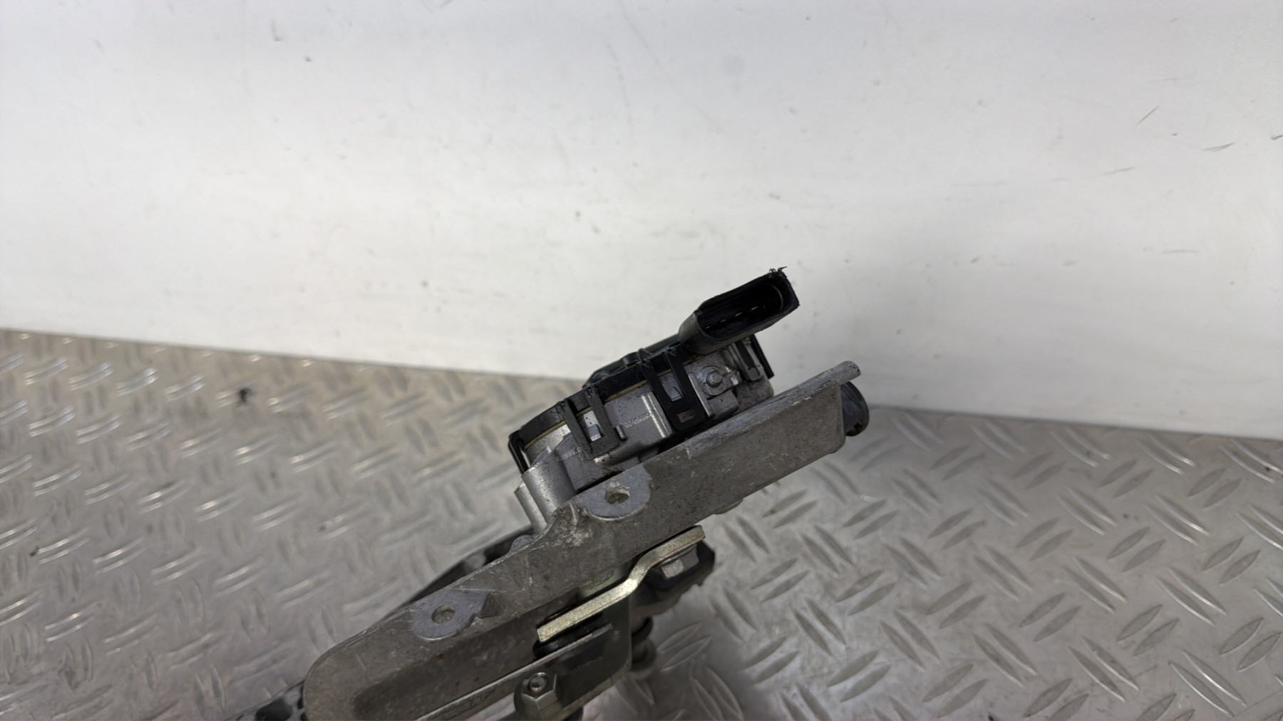 Moteur essuie glace avant FORD FIESTA 6 PHASE 1 – 8A6117500AG