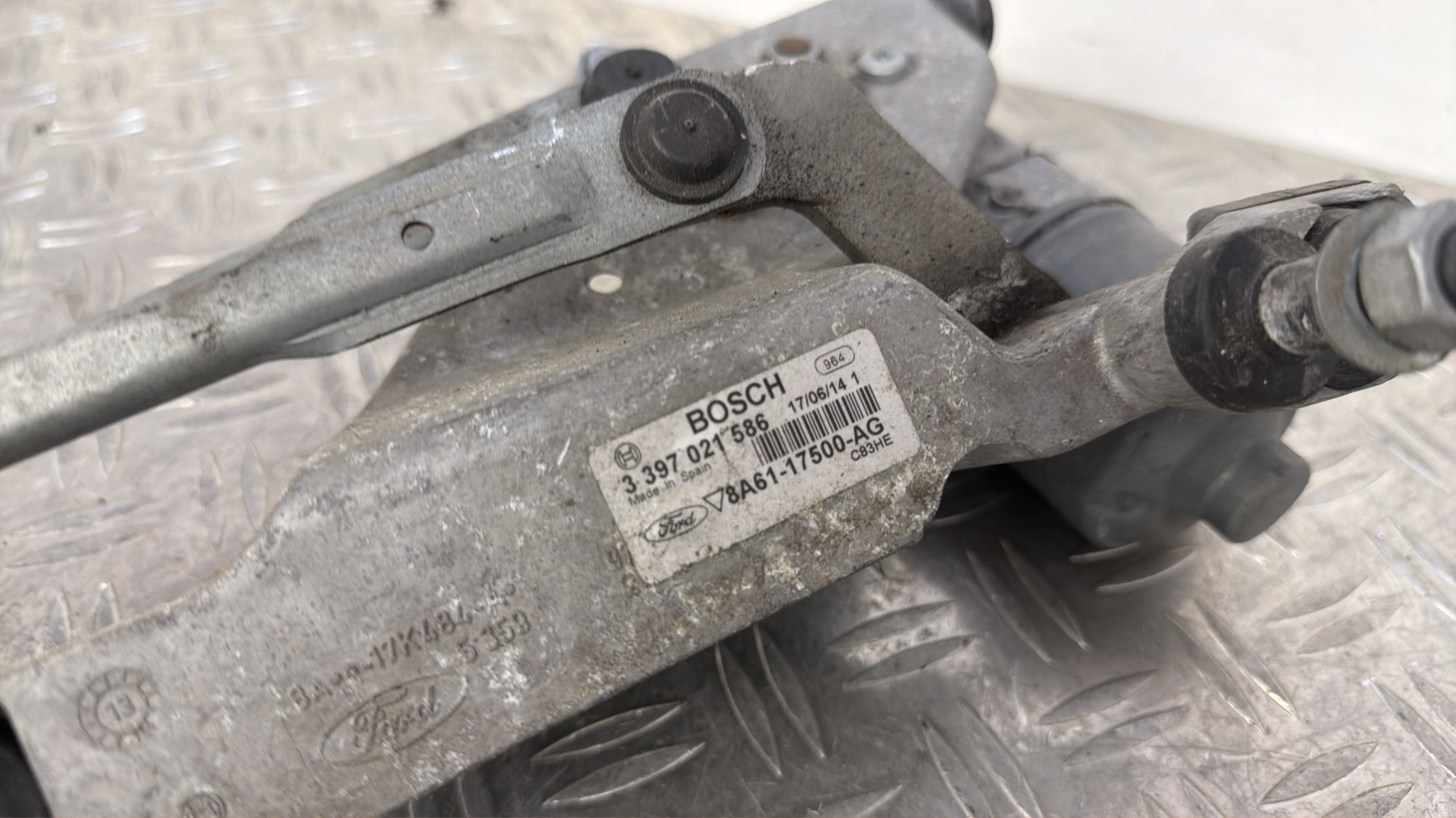 Moteur essuie glace avant FORD FIESTA 6 PHASE 1 – 8A6117500AG