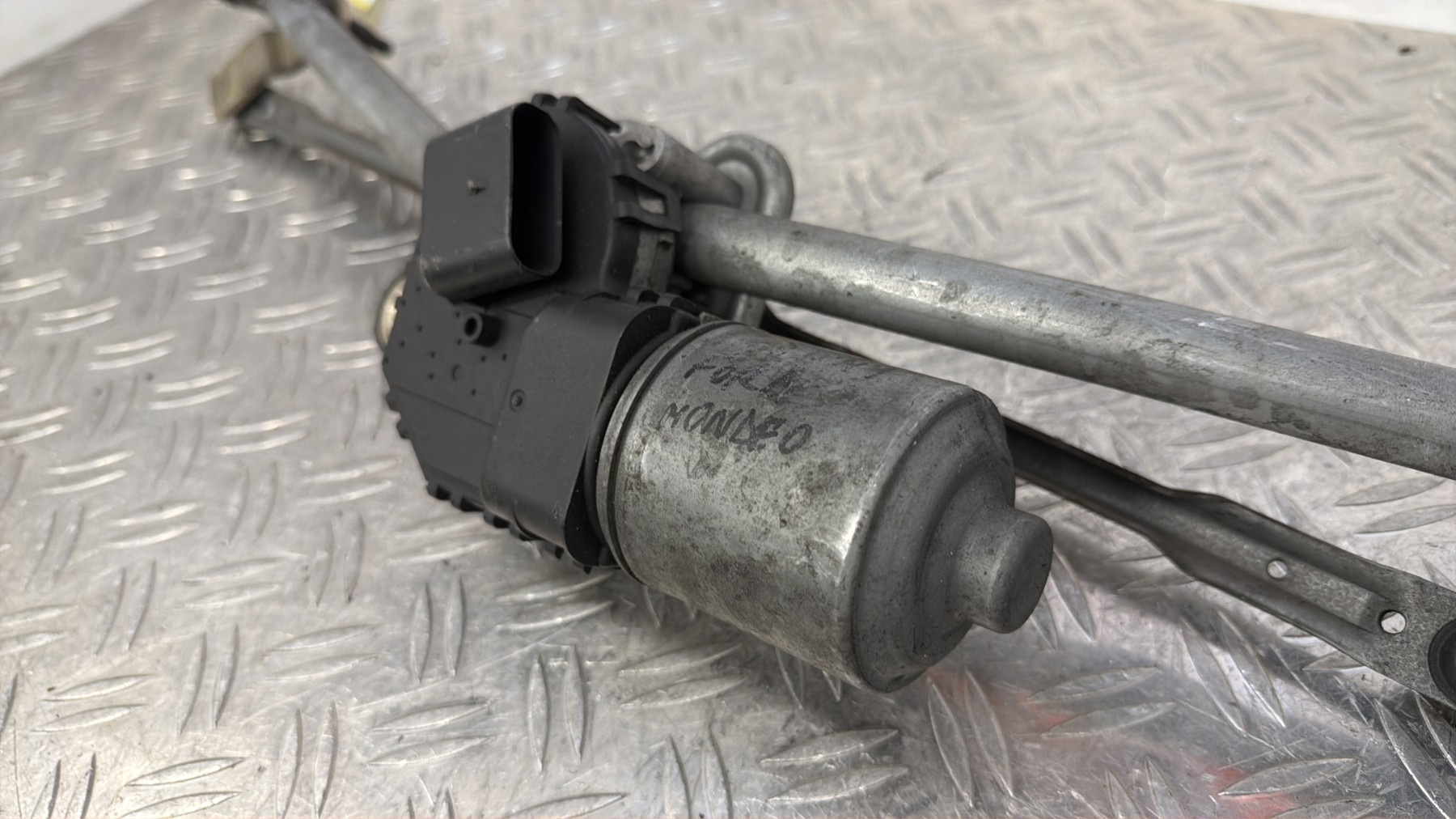 Moteur essuie glace avant FORD MONDEO 3 PHASE 1 BREAK – 1S7117504AF