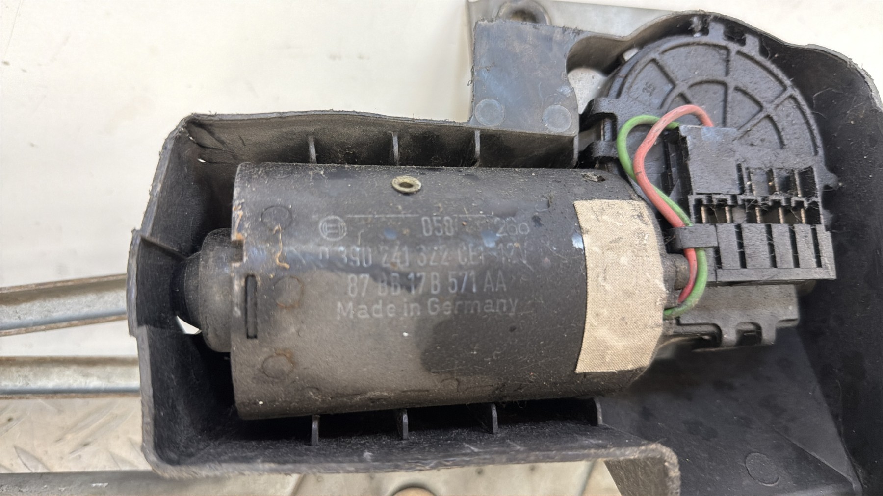 Moteur essuie glace avant FORD SIERRA PHASE 2 – 83BG17485AA