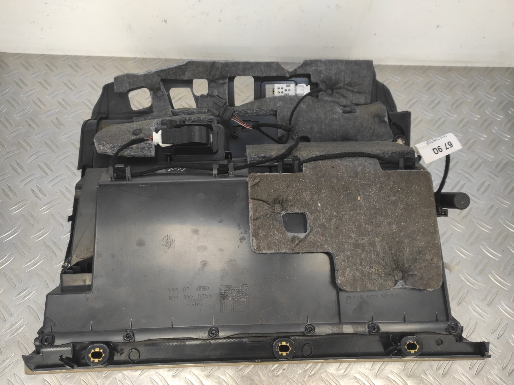 Boite a gants AUDI A3 2 SPORTBACK PHASE 1 – 8P1857035P6PS