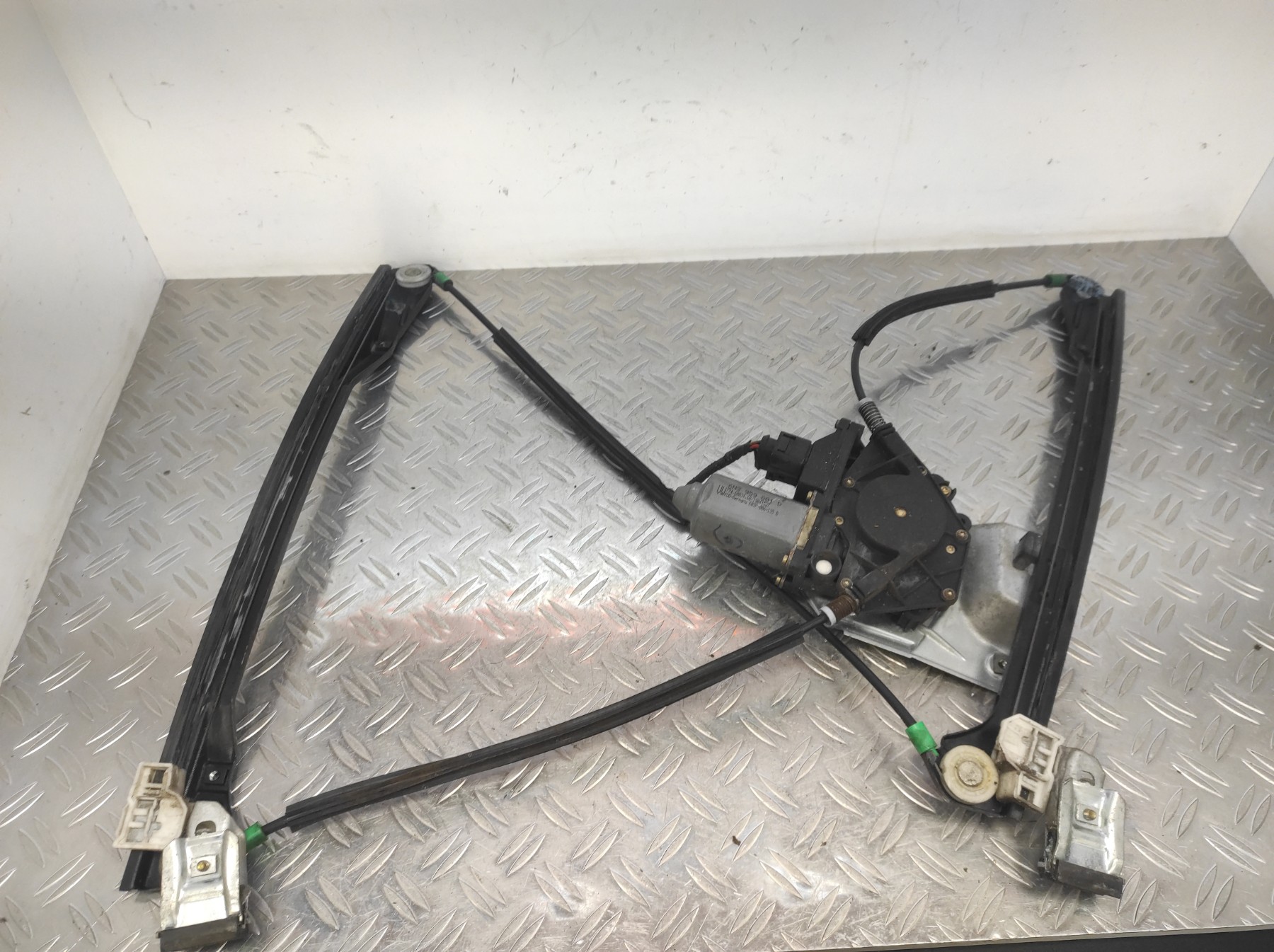 Moteur leve vitre arriere gauche VOLKSWAGEN POLO 5 PHASE 1 – 6n3959801