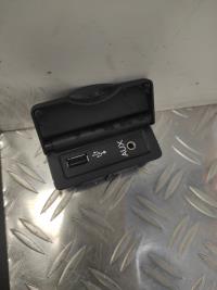 Prise port USB RENAULT MEGANE 3 PHASE 2 BREAK – 280230002r