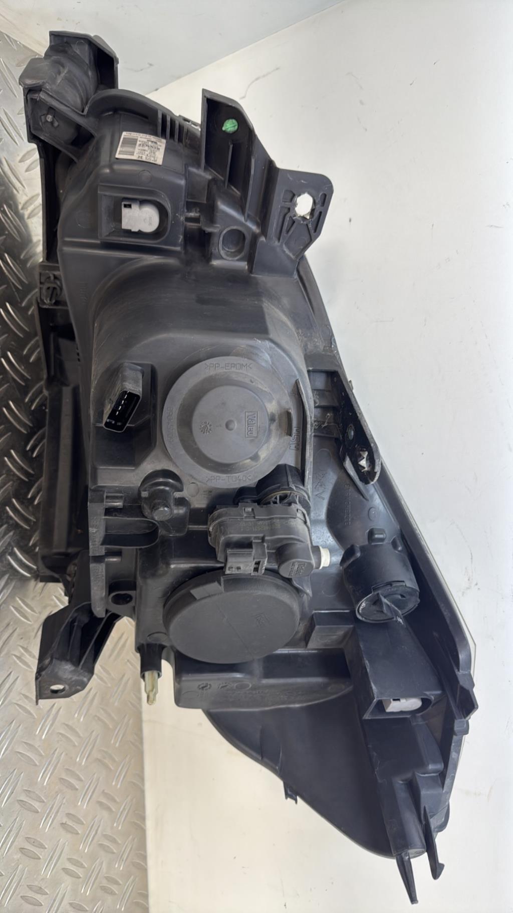 Optique avant principal droit (feux)(phare) RENAULT CLIO 3 PHASE 1 – 8200459823