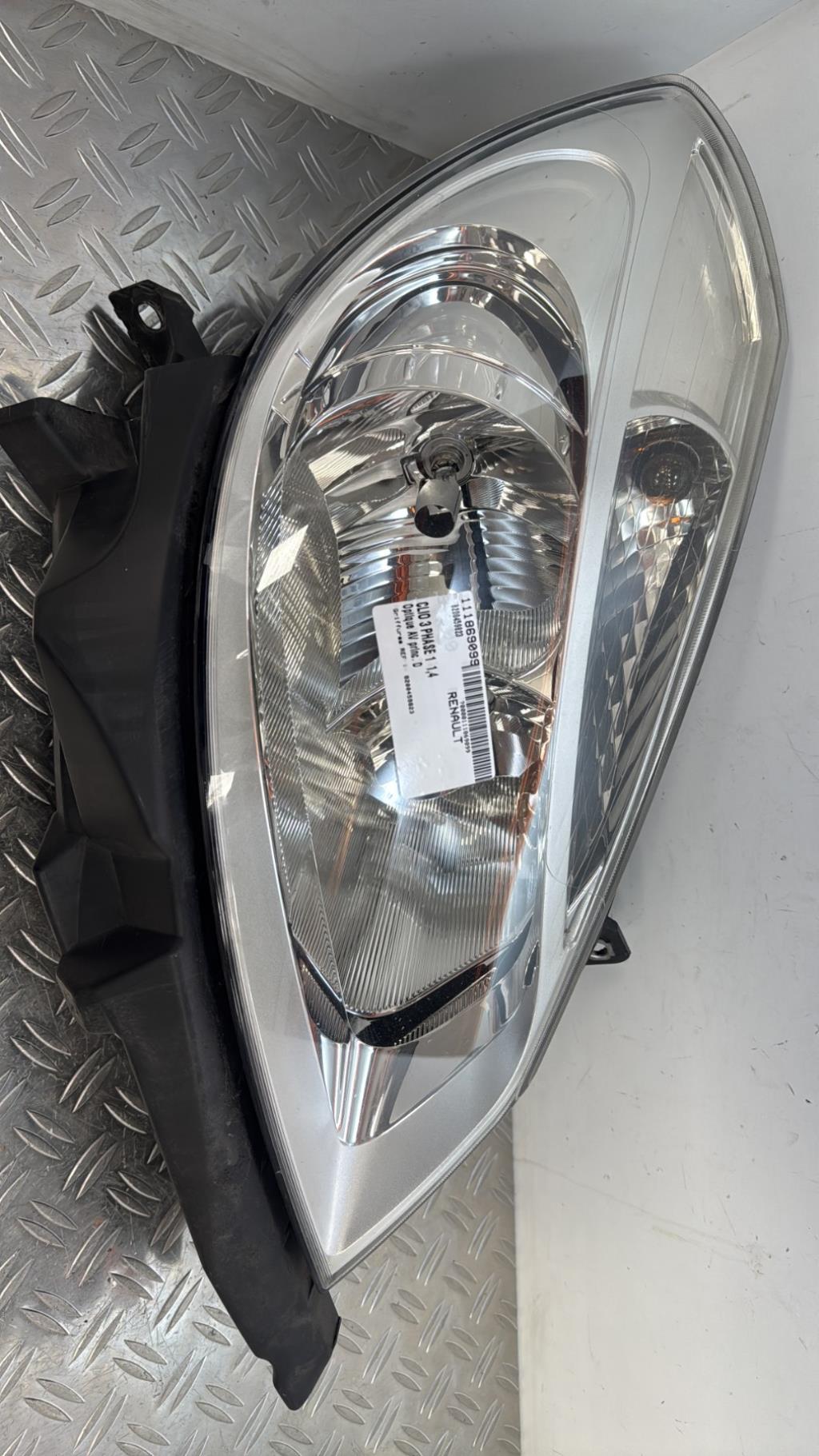 Optique avant principal droit (feux)(phare) RENAULT CLIO 3 PHASE 1 – 8200459823