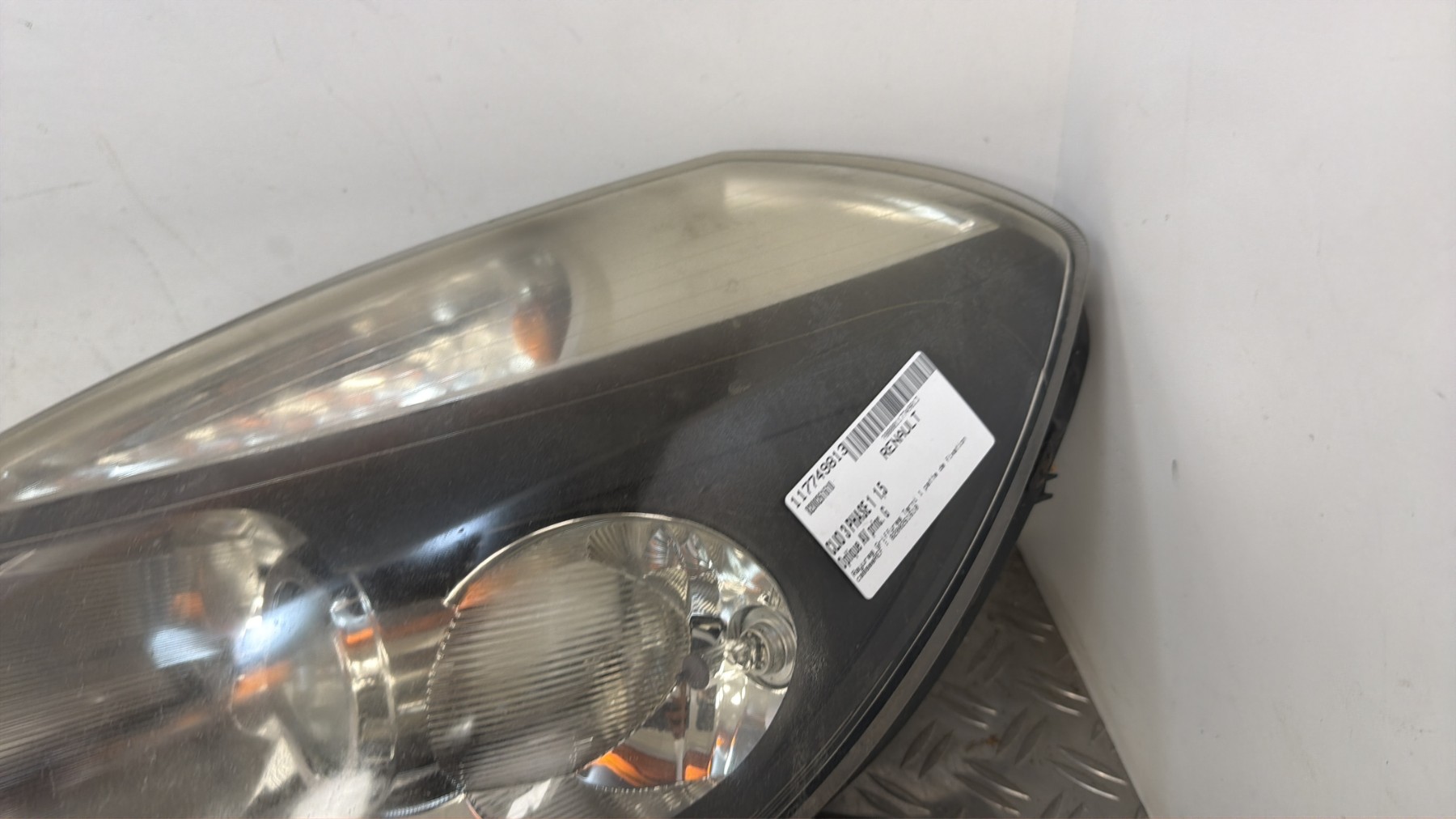 Optique avant principal gauche (feux)(phare) RENAULT CLIO 3 PHASE 1 – 8200261610