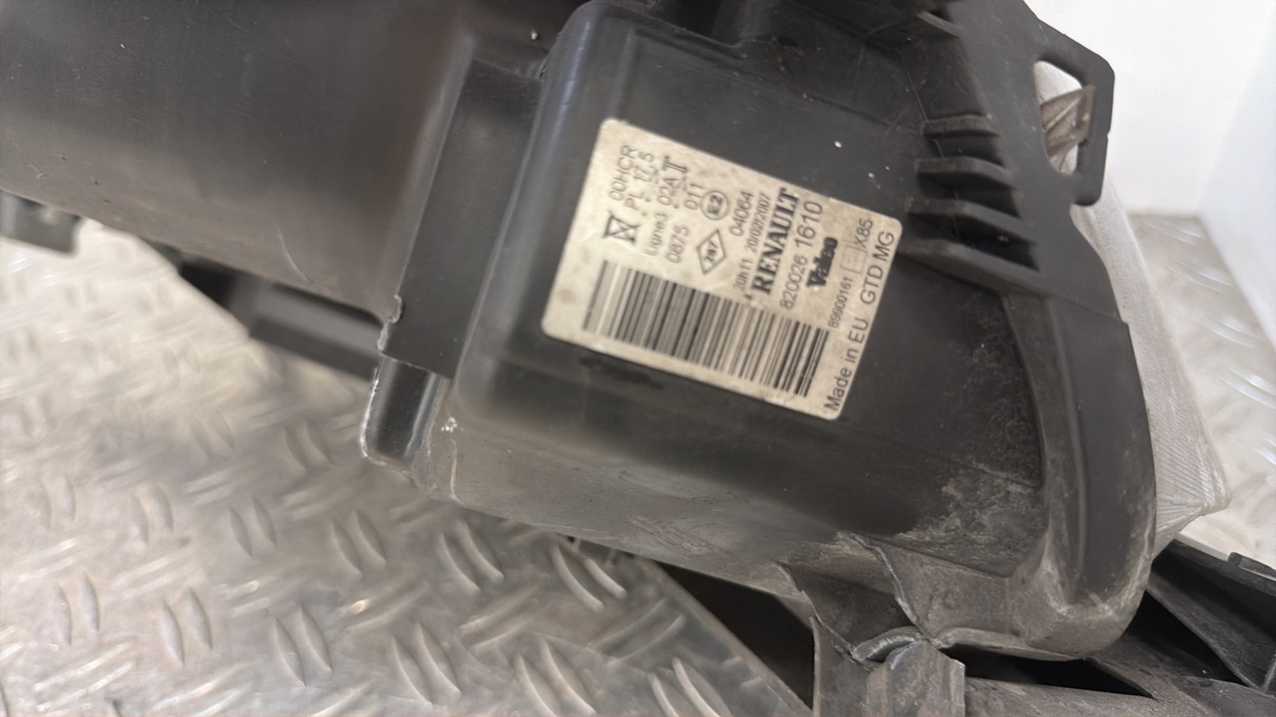 Optique avant principal gauche (feux)(phare) RENAULT CLIO 3 PHASE 1 – 8200261610