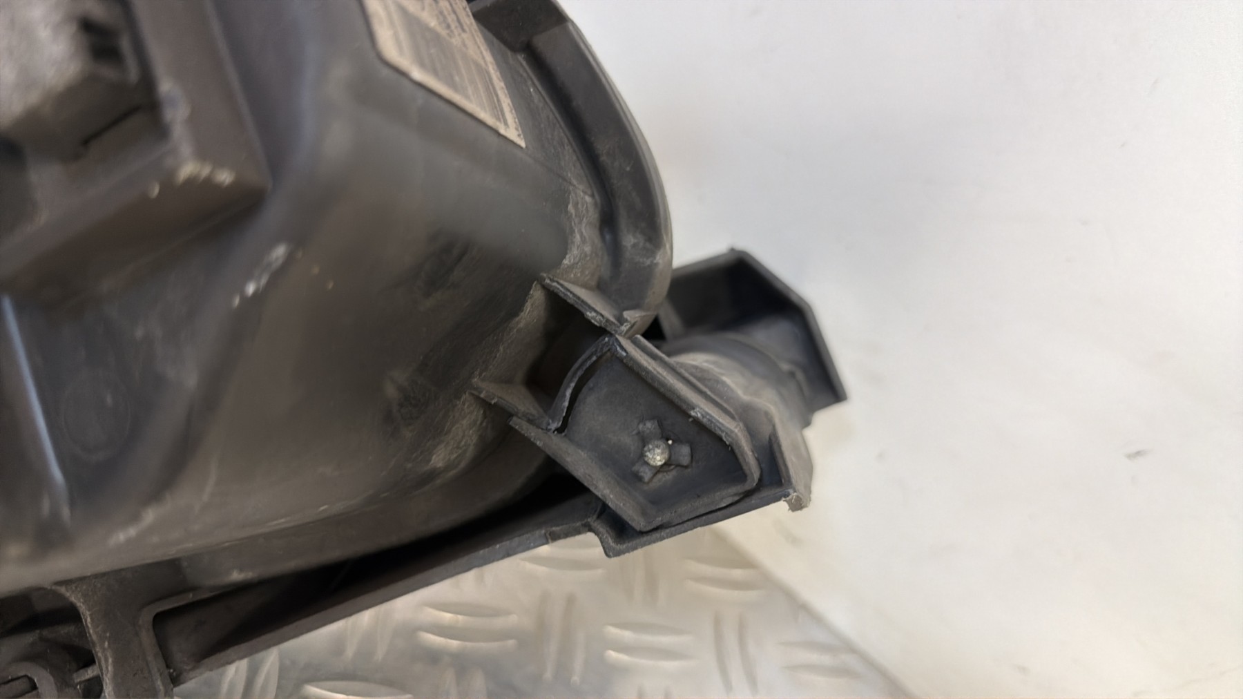 Optique avant principal gauche (feux)(phare) RENAULT CLIO 3 PHASE 1 – 8200261610