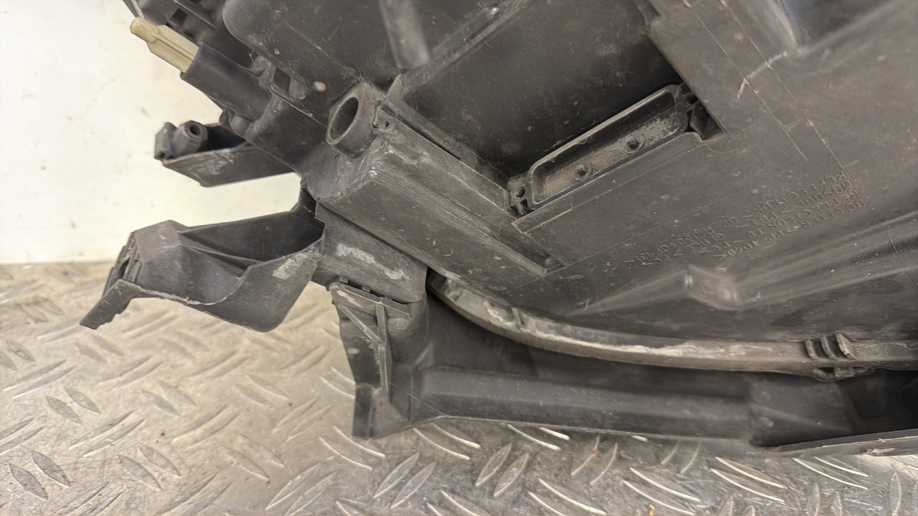 Optique avant principal gauche (feux)(phare) RENAULT CLIO 3 PHASE 1 – 8200261610