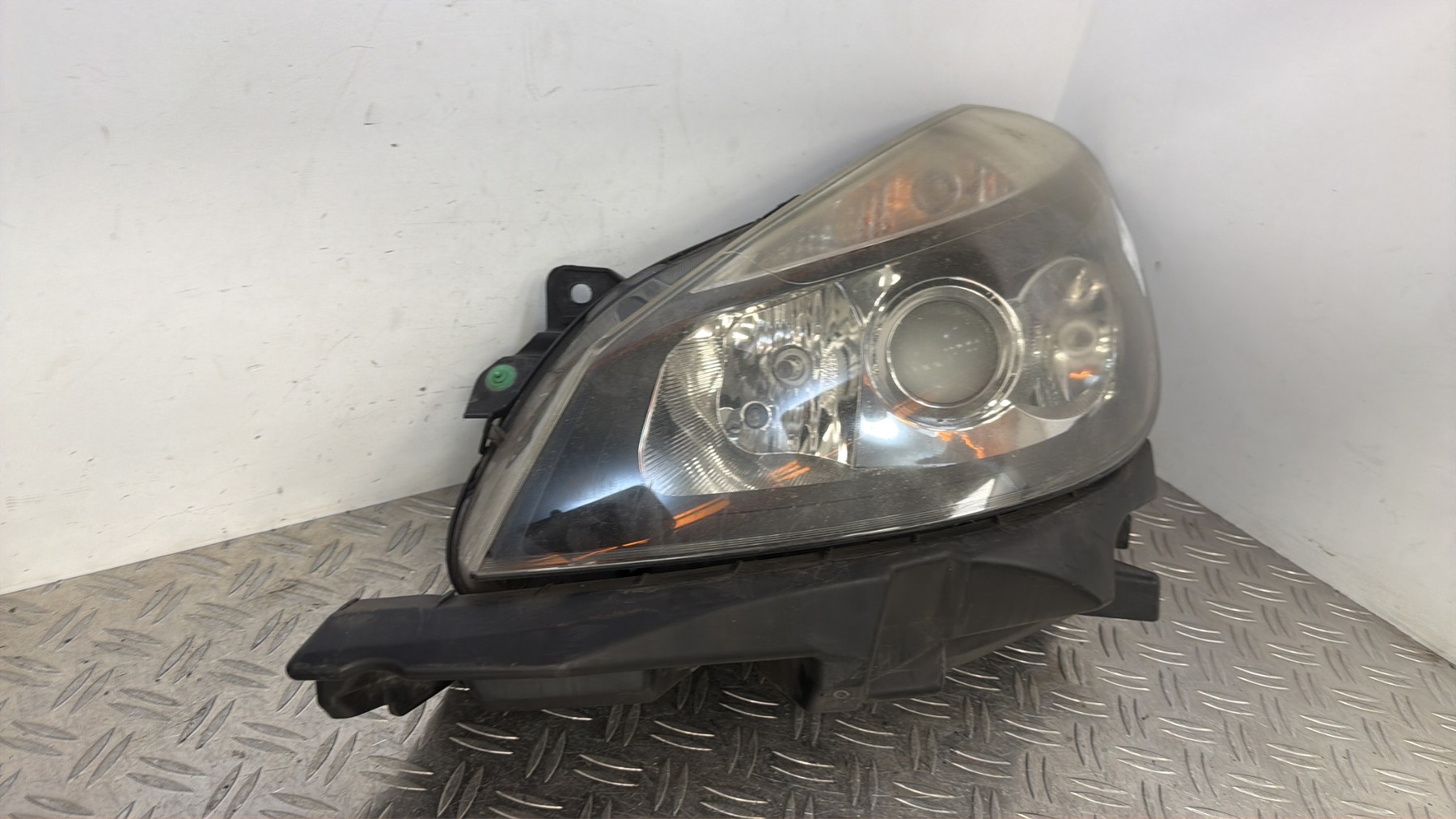 Optique avant principal gauche (feux)(phare) RENAULT CLIO 3 PHASE 1 – 8200261610