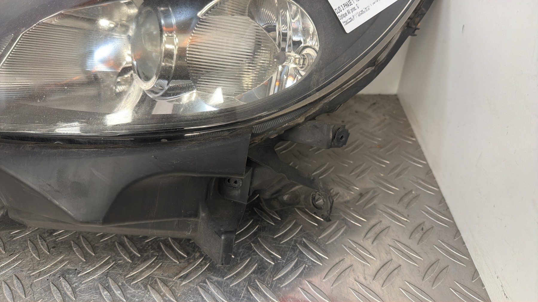 Optique avant principal gauche (feux)(phare) RENAULT CLIO 3 PHASE 1 – 8200261610