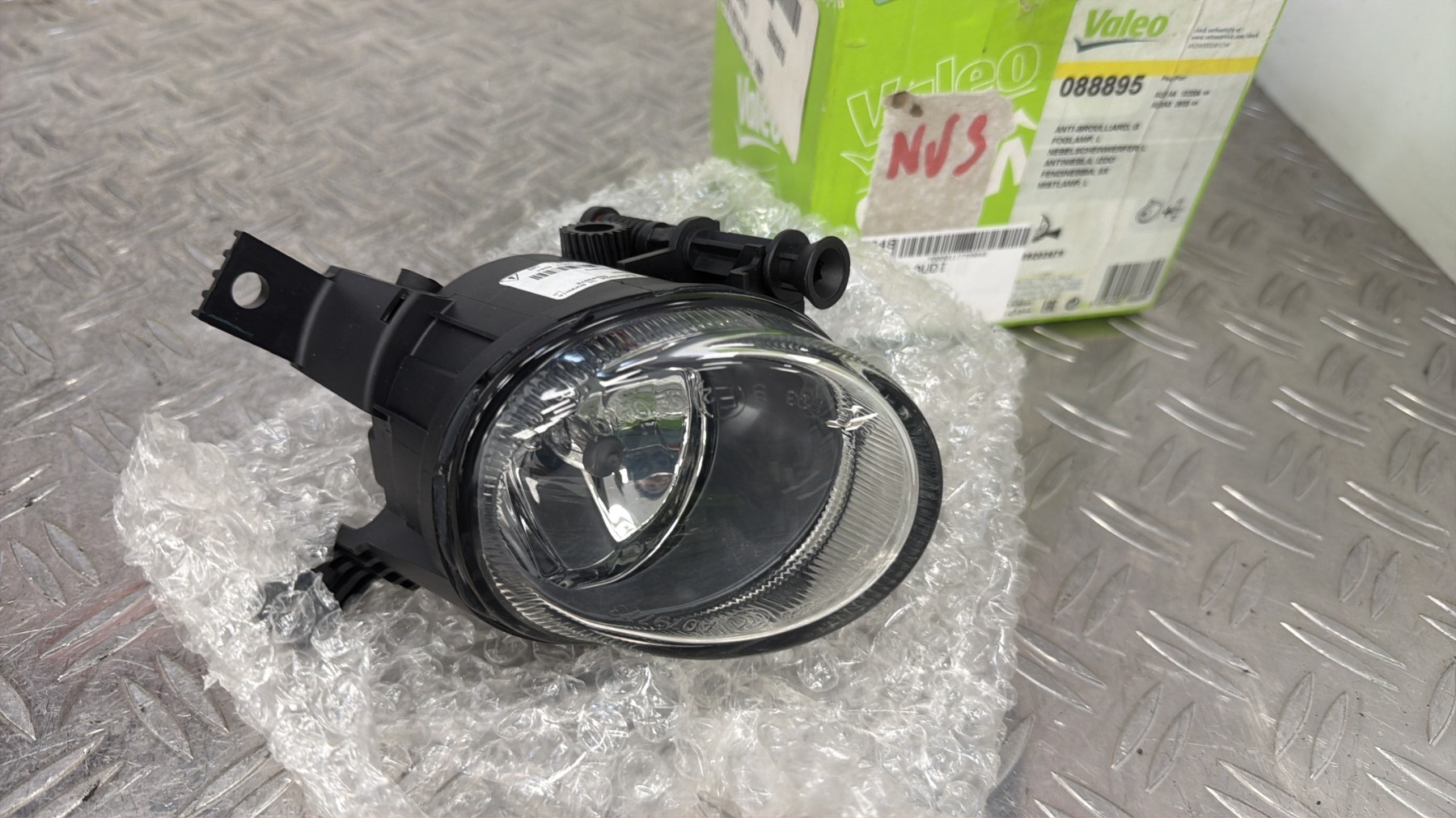 Anti brouillard gauche (feux) AUDI A4 2 PHASE 2 – 88895