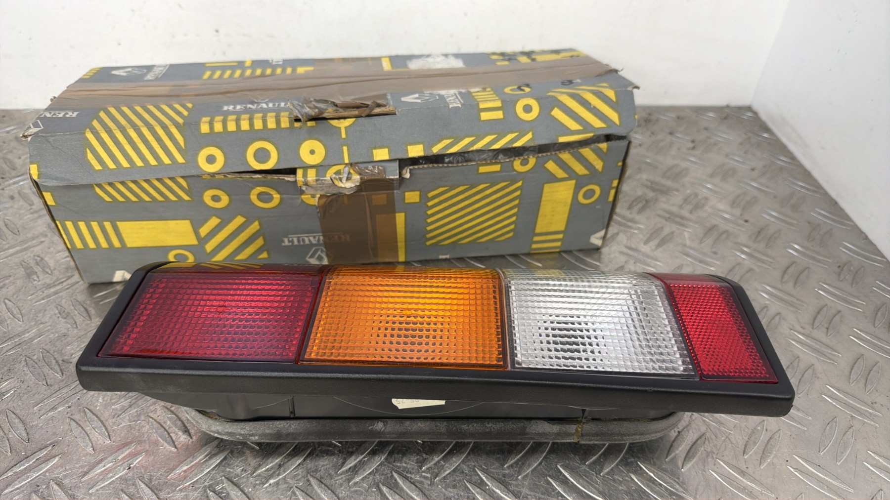 Feu arriere principal droit (feux) RENAULT EXPRESS PHASE 2 – 7701031916