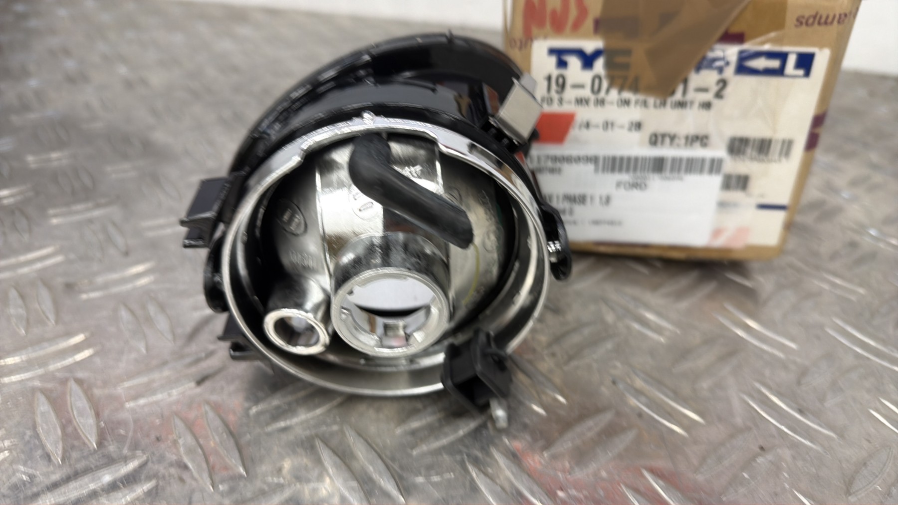 Anti brouillard gauche (feux) FORD S-MAX 1 PHASE 1 – 190774012