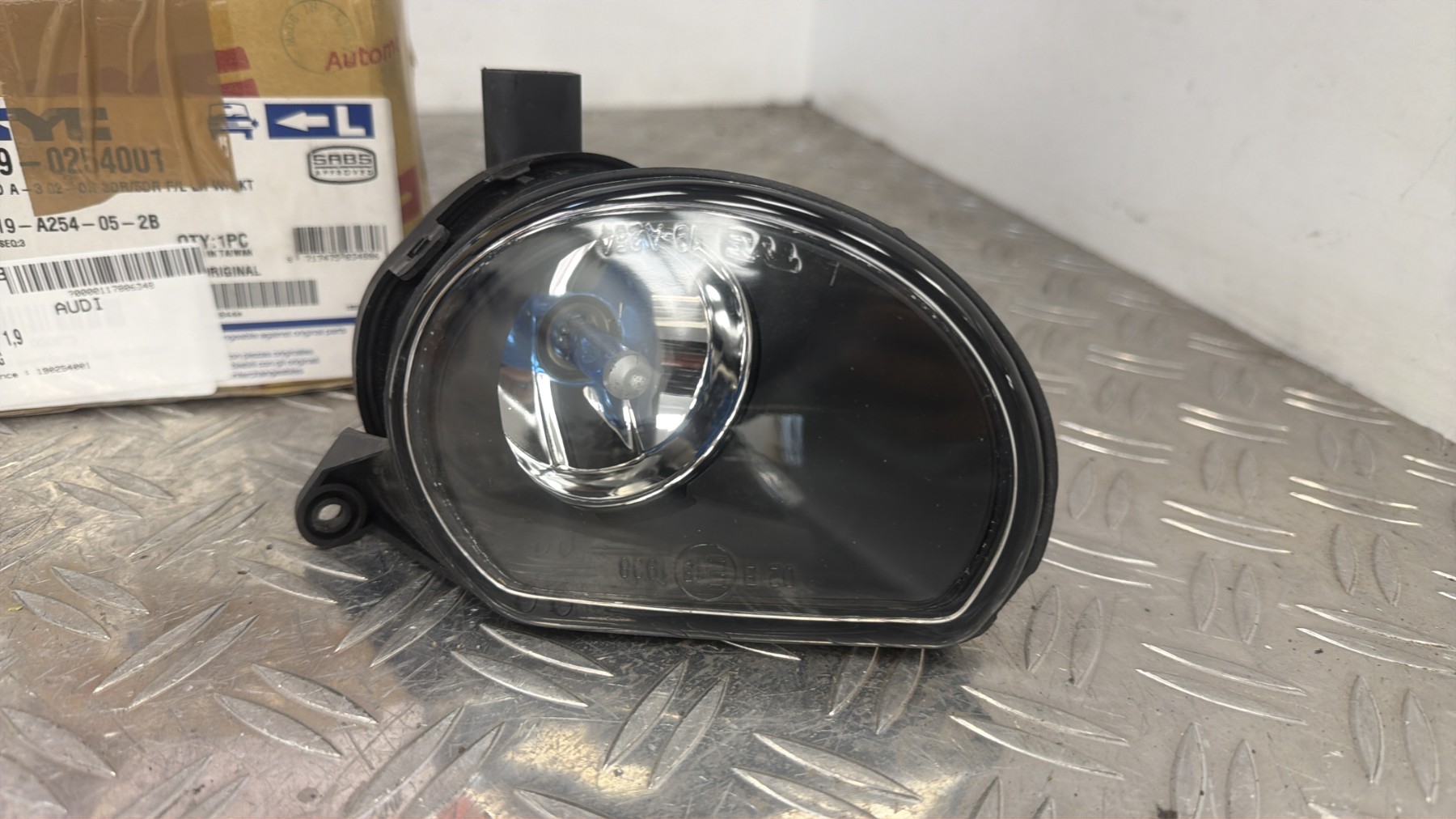 Anti brouillard gauche (feux) AUDI A3 2 PHASE 1 – 190254001